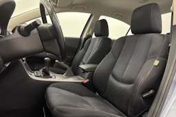 sininen Mazda 6 2011 kuva 11.
