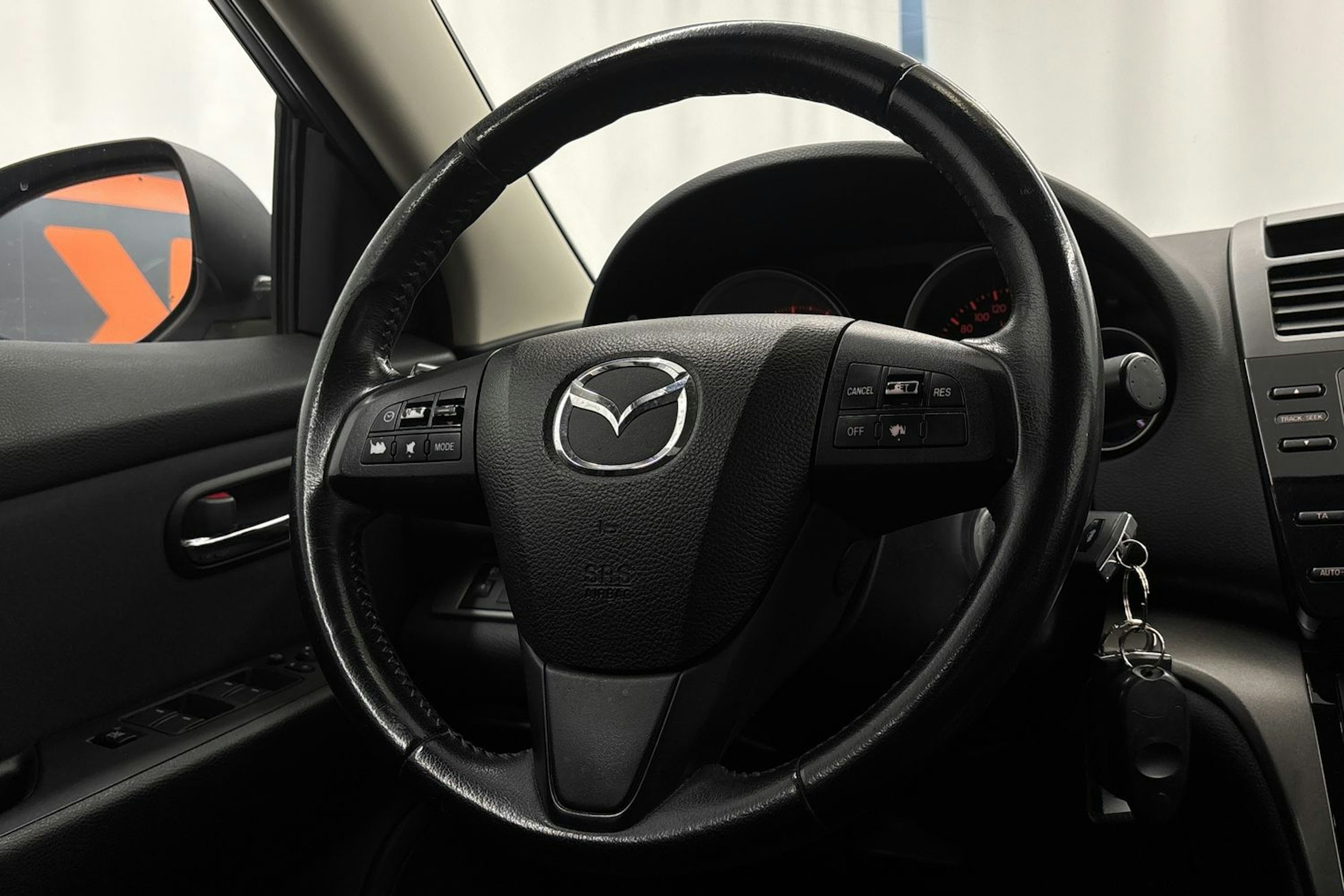 sininen Mazda 6 2011 kuva 12.