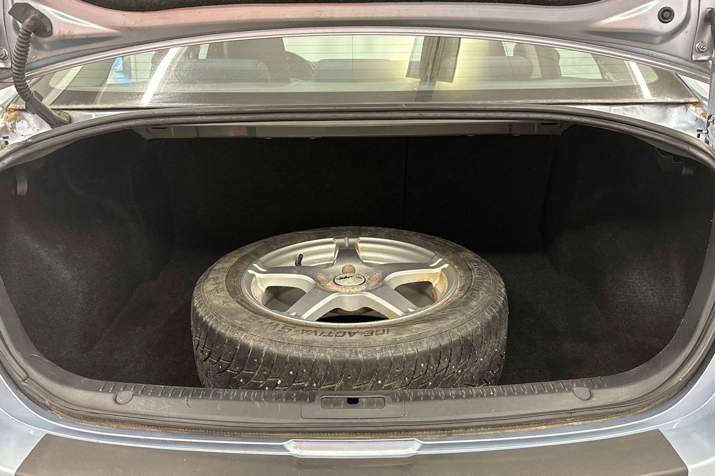 sininen Mazda 6 2011 kuva 18.