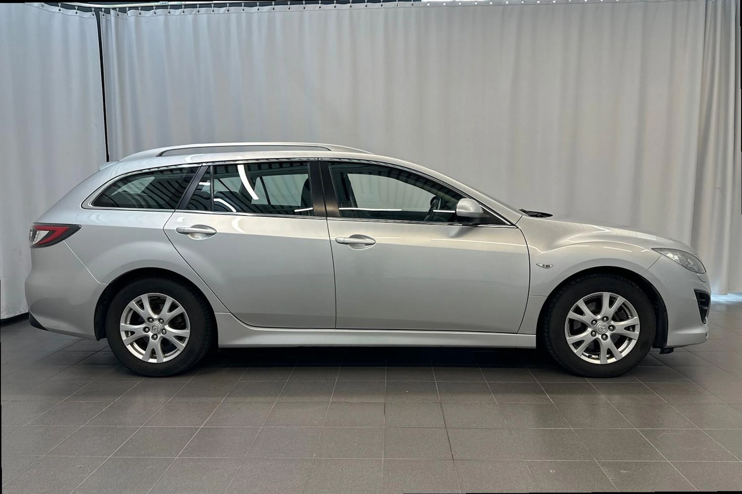 harmaa Mazda 6 2011 kuva 8.