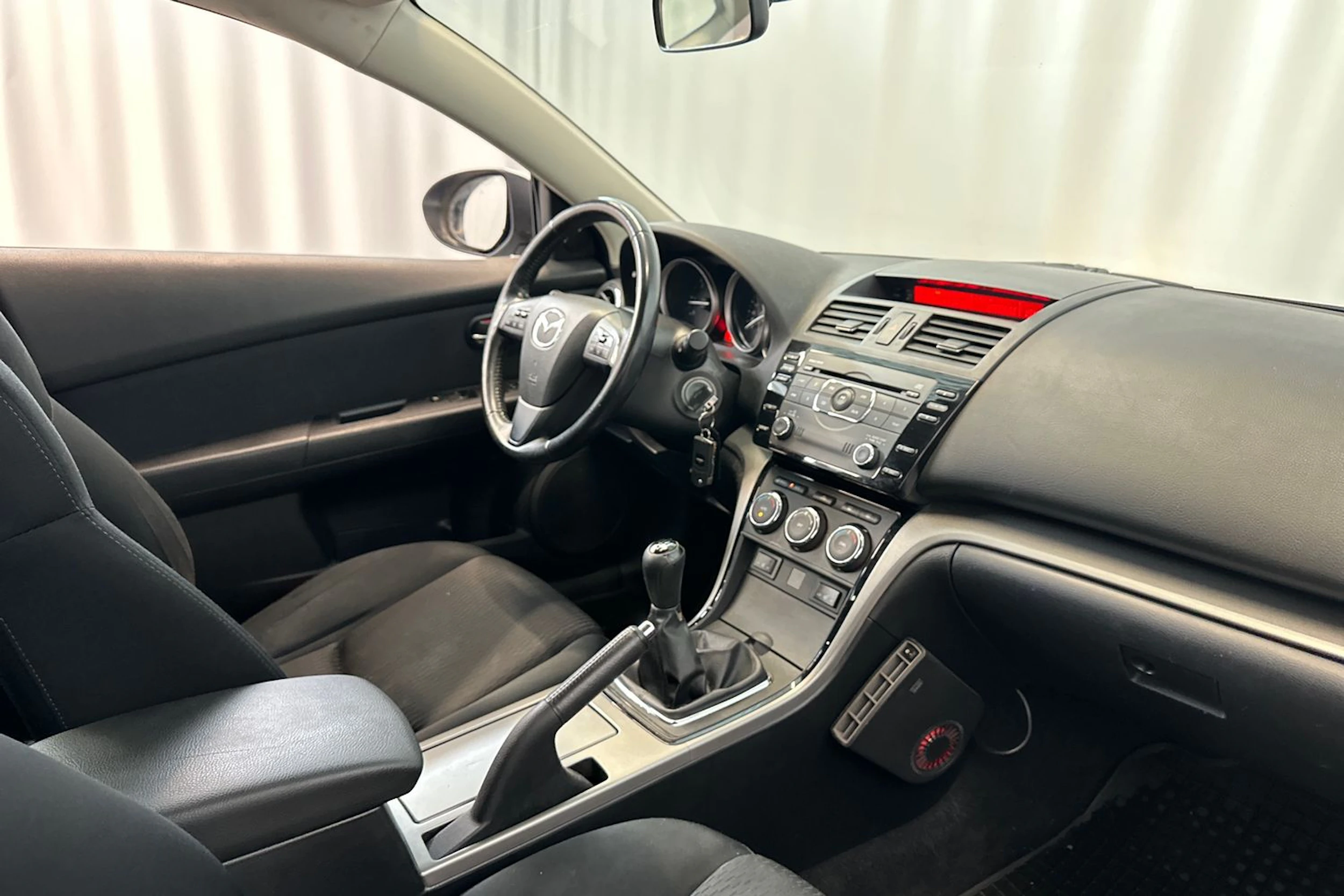 harmaa Mazda 6 2011 kuva 15.