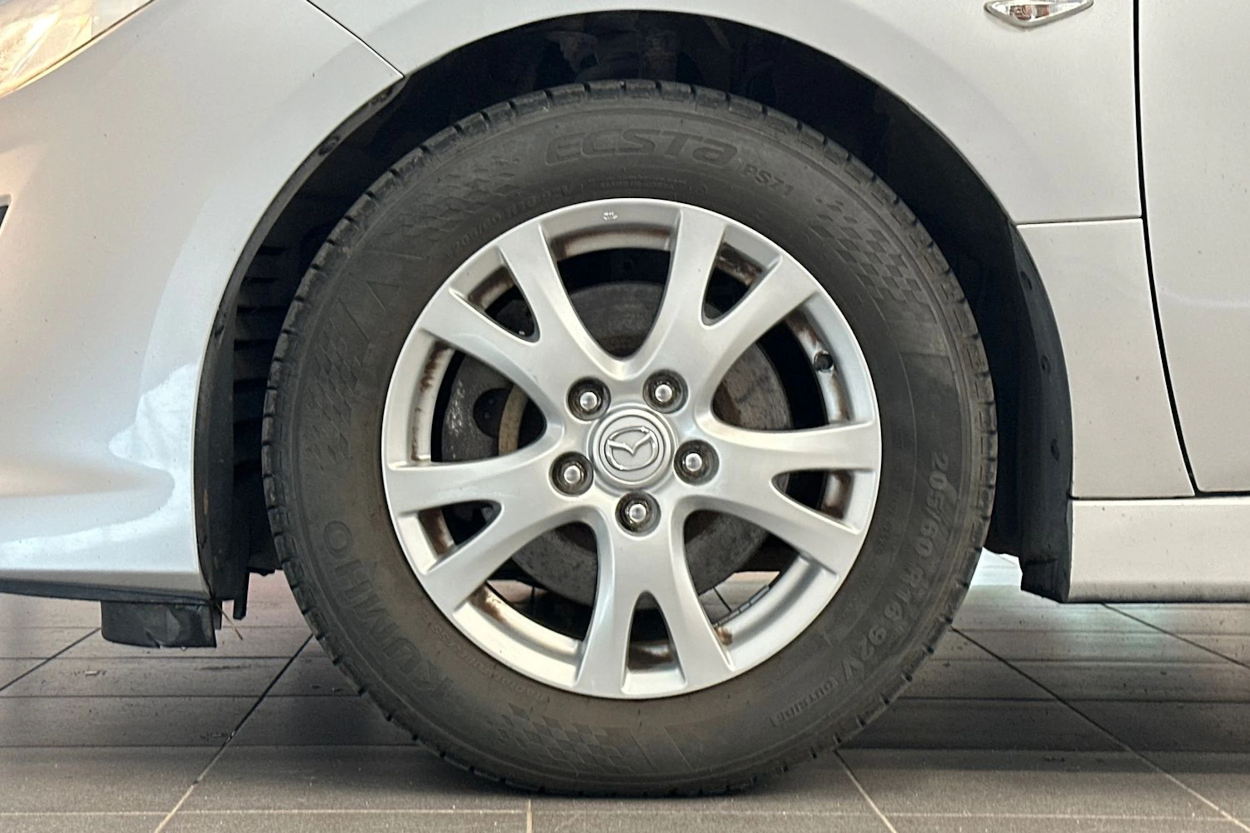 harmaa Mazda 6 2011 kuva 18.