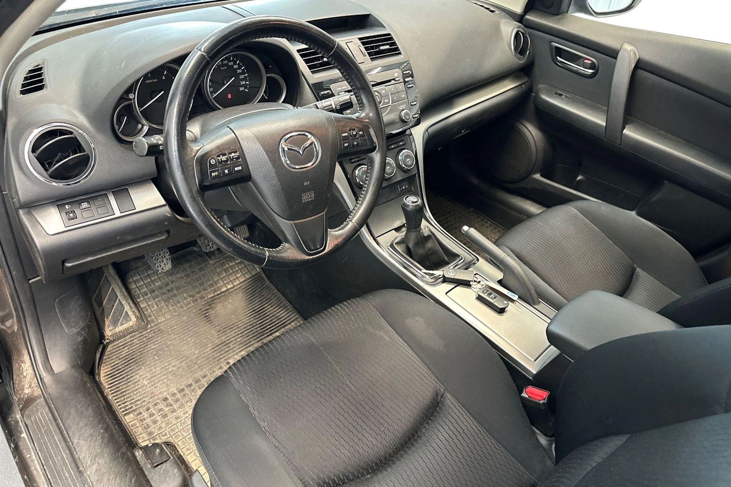 harmaa Mazda 6 2012 kuva 3.