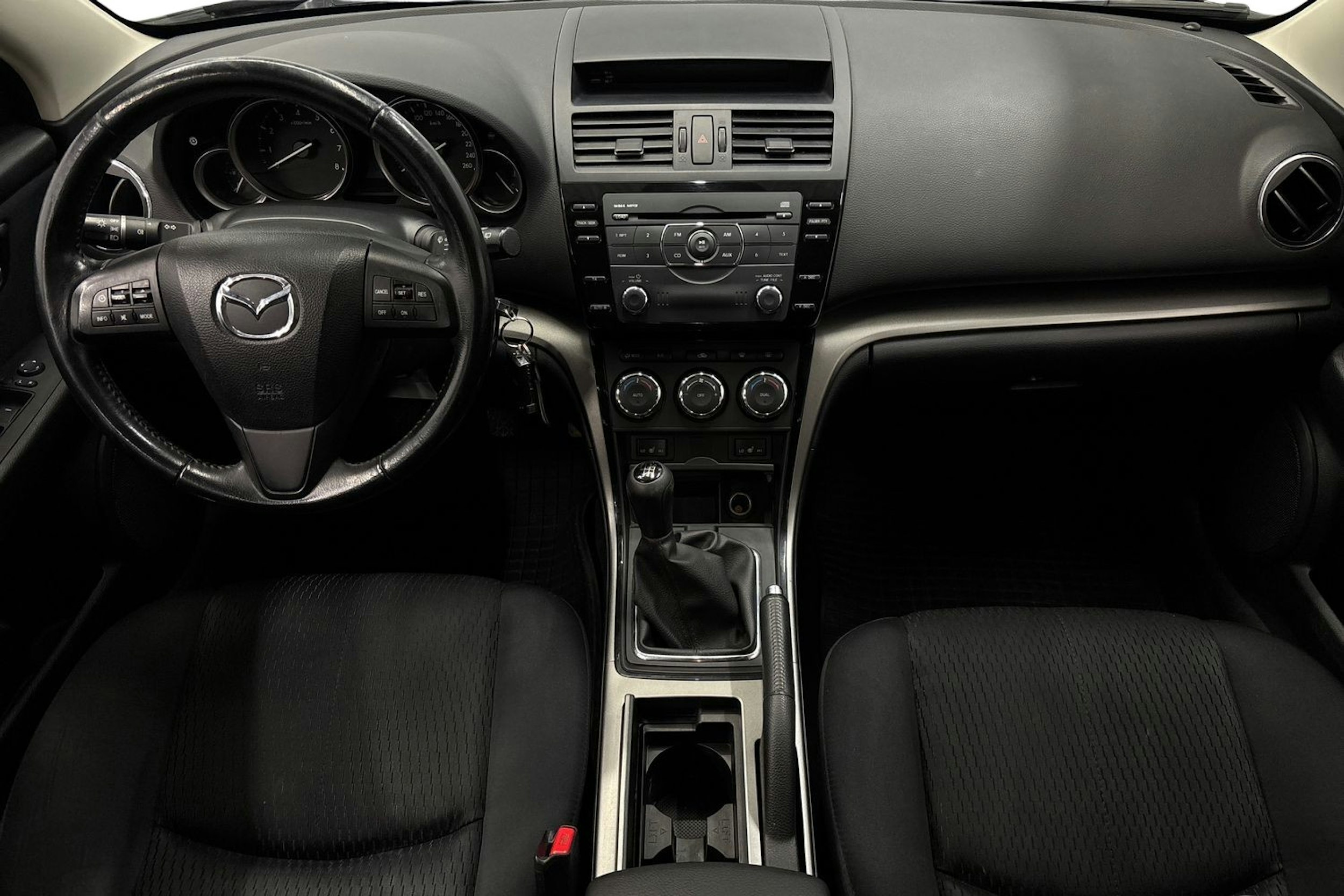 harmaa Mazda 6 2012 kuva 9.