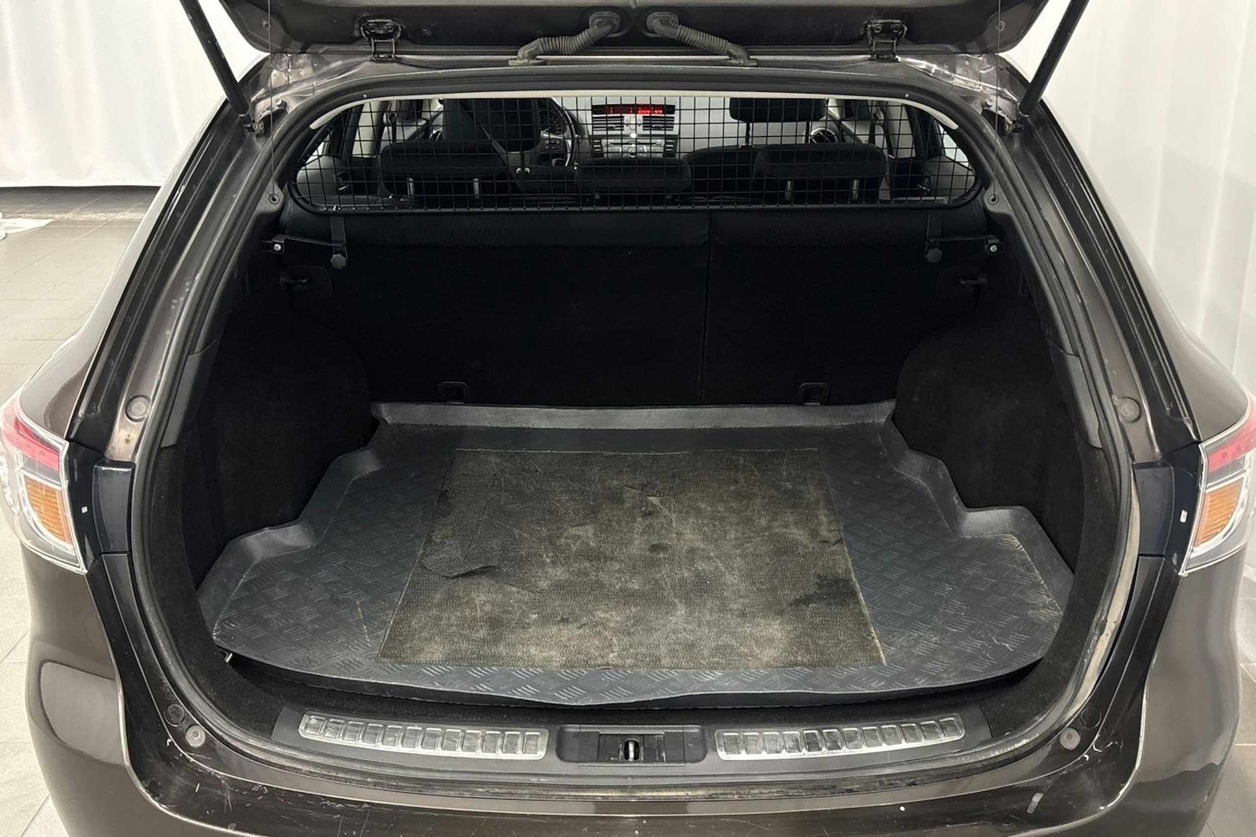 harmaa Mazda 6 2012 kuva 16.