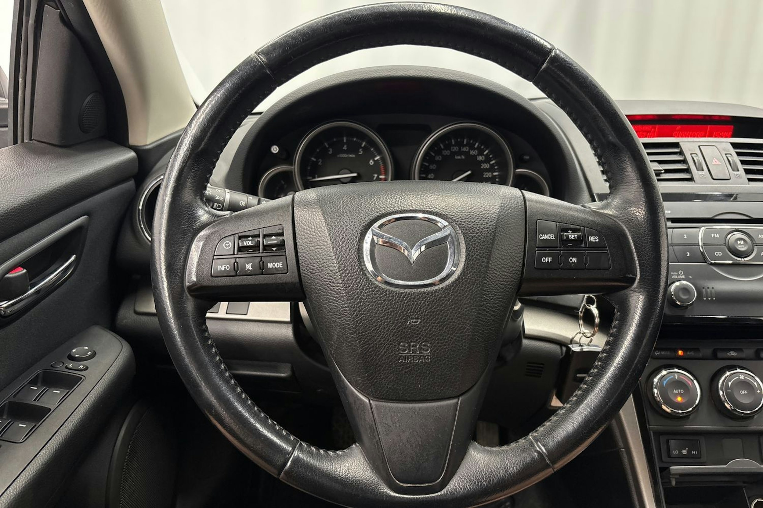 harmaa Mazda 6 2012 kuva 19.