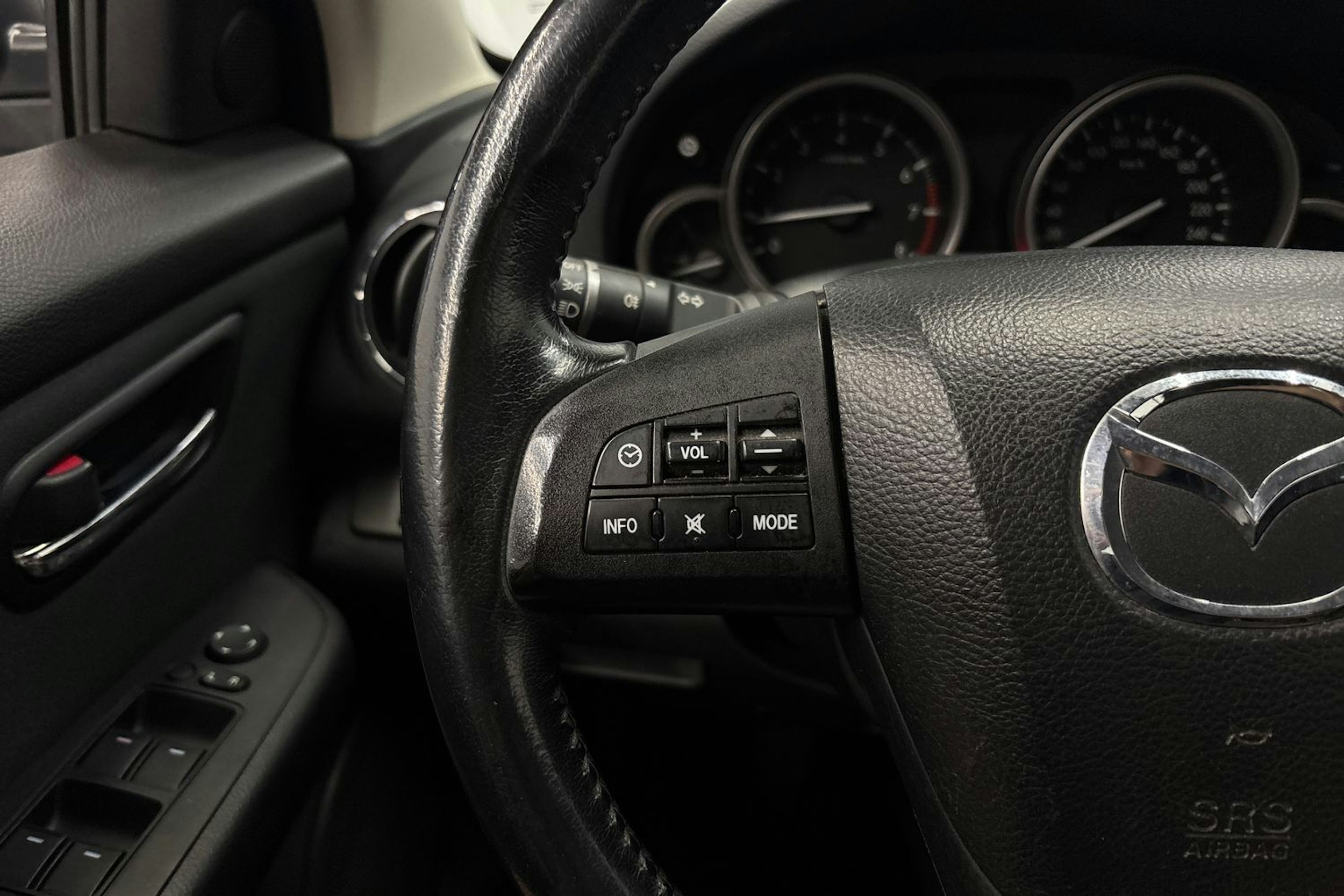 harmaa Mazda 6 2012 kuva 20.