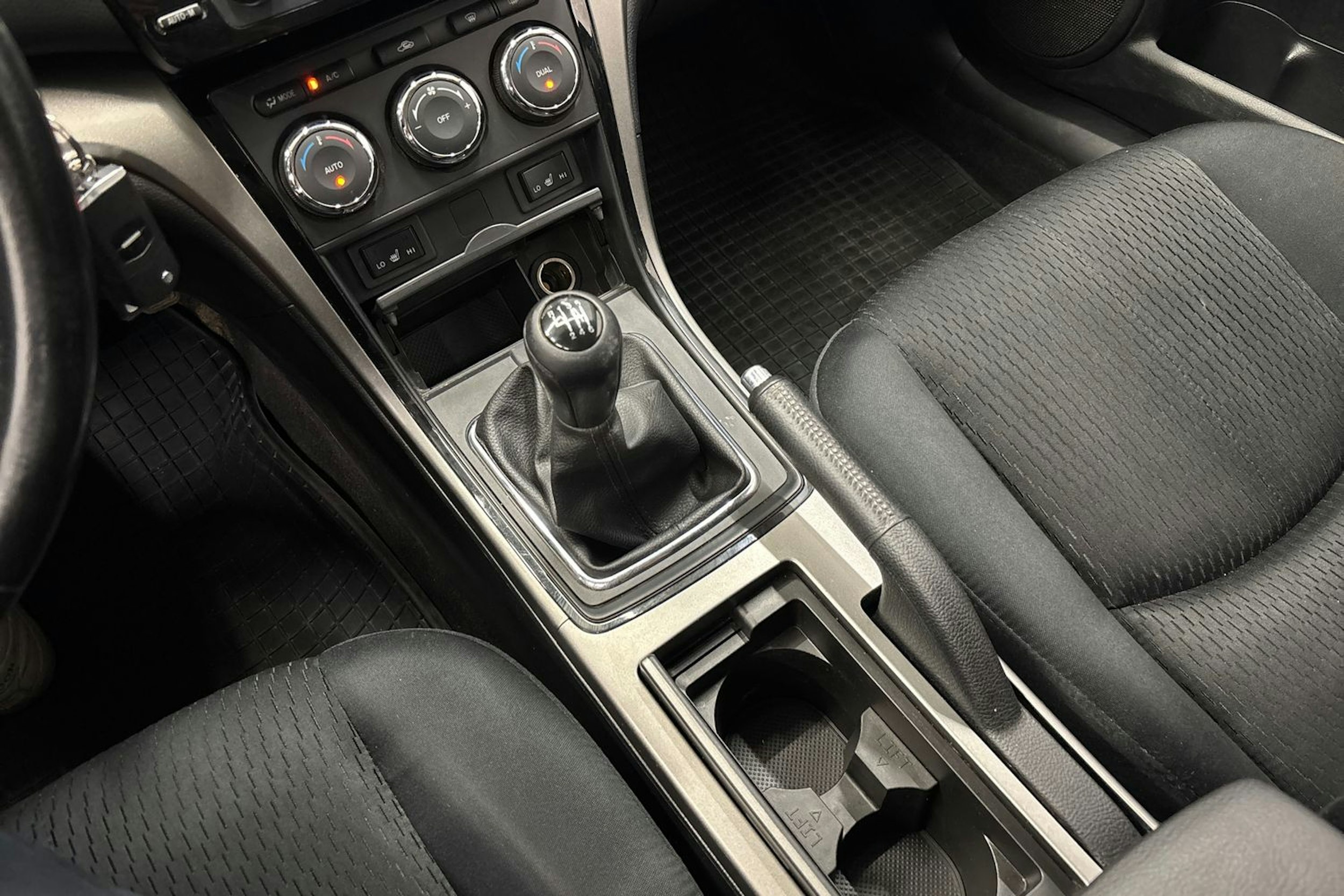 harmaa Mazda 6 2012 kuva 24.