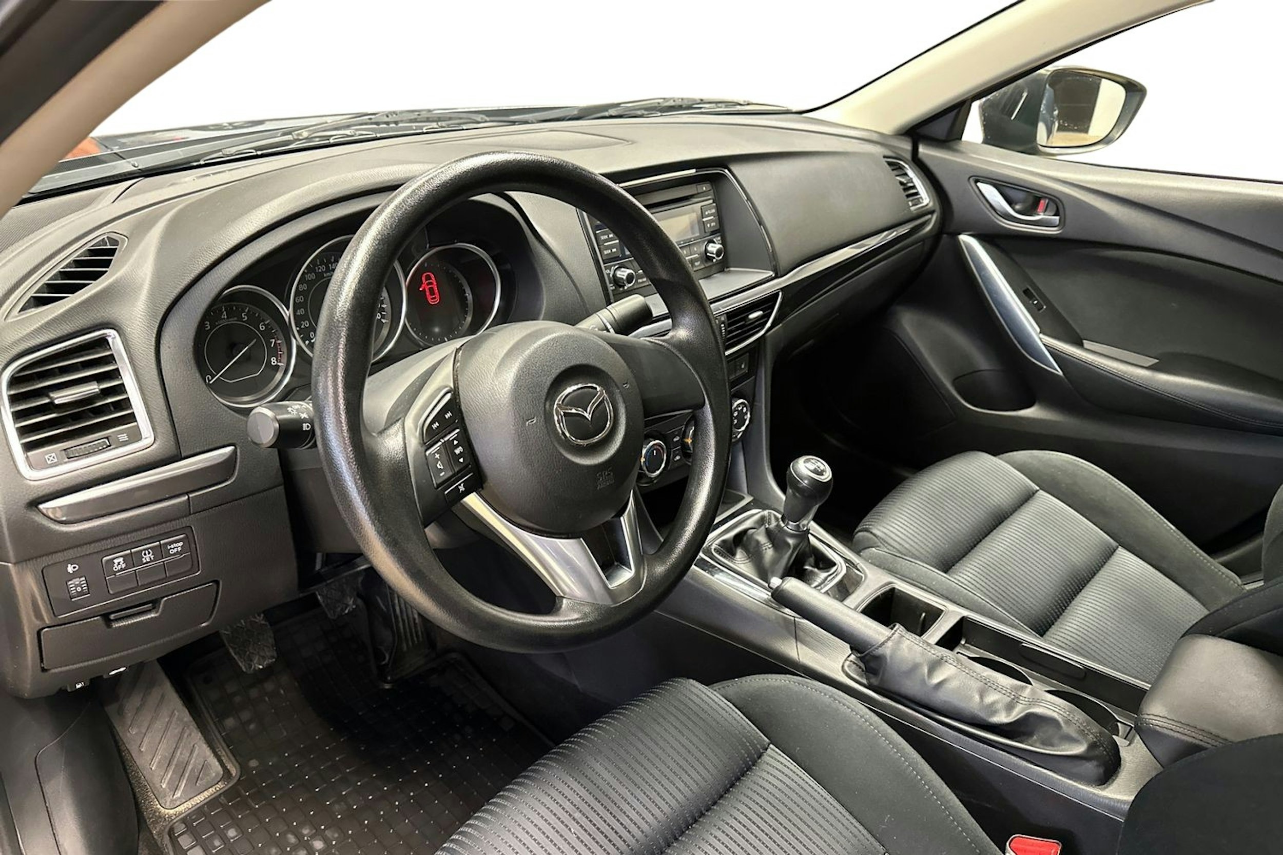 sininen Mazda 6 2013 kuva 7.