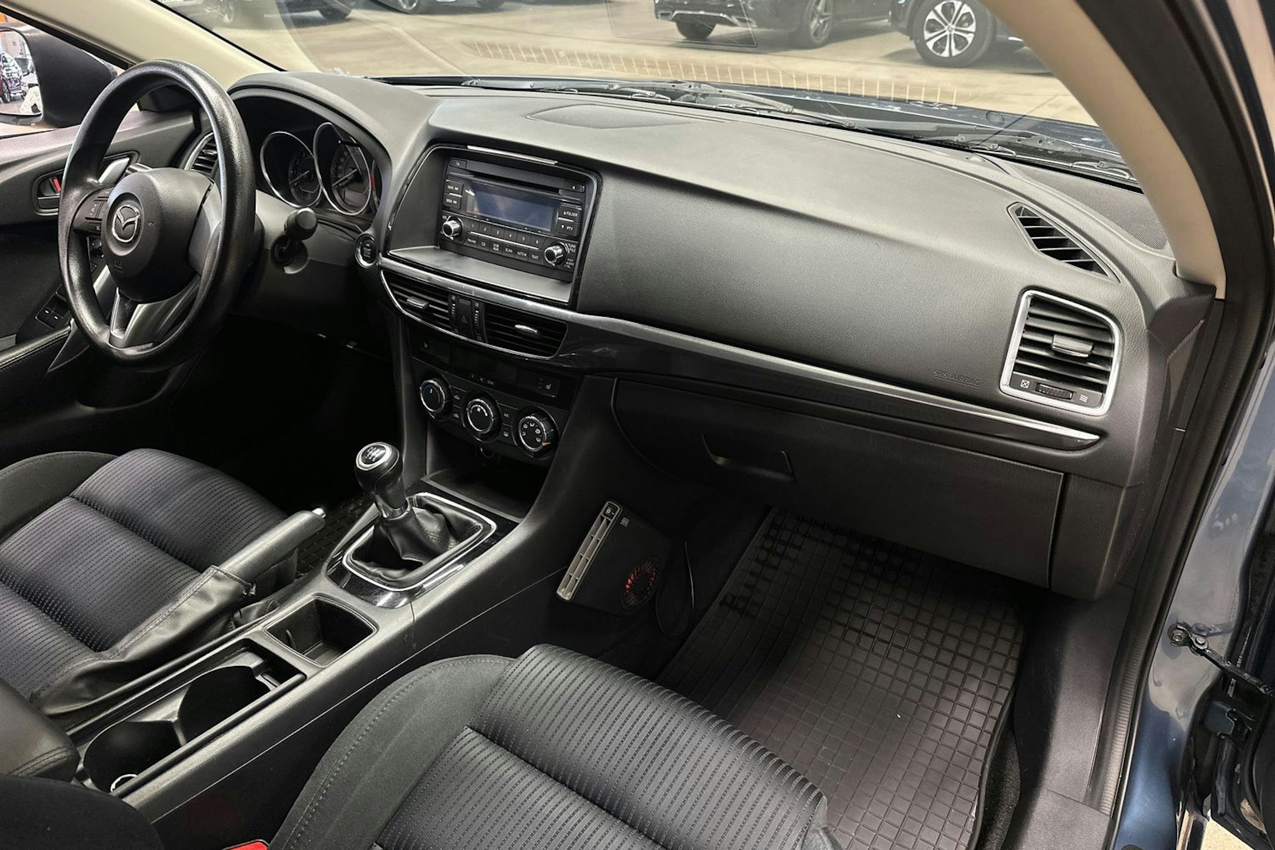sininen Mazda 6 2013 kuva 12.