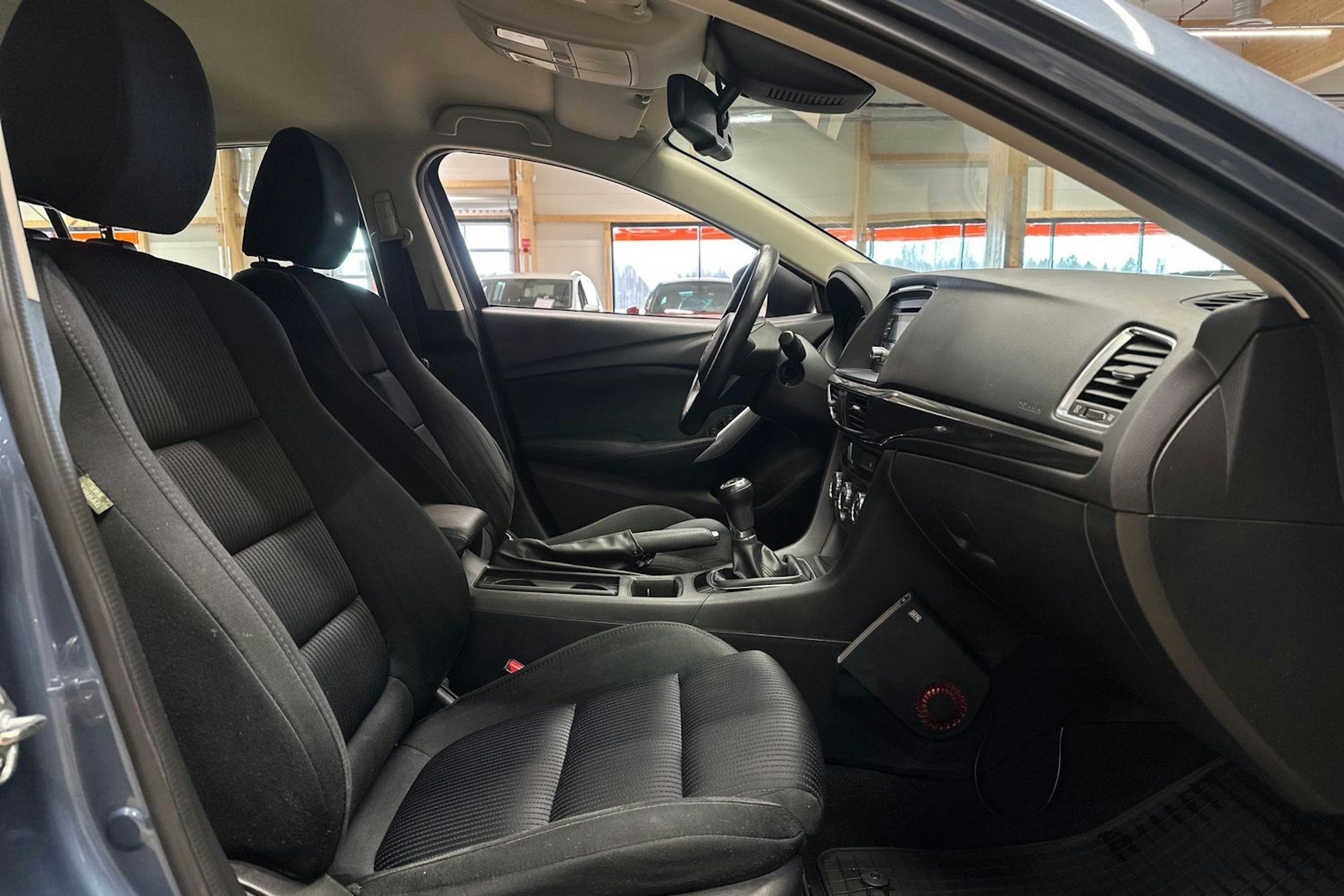 sininen Mazda 6 2013 kuva 13.