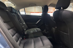 sininen Mazda 6 2013 kuva 14.