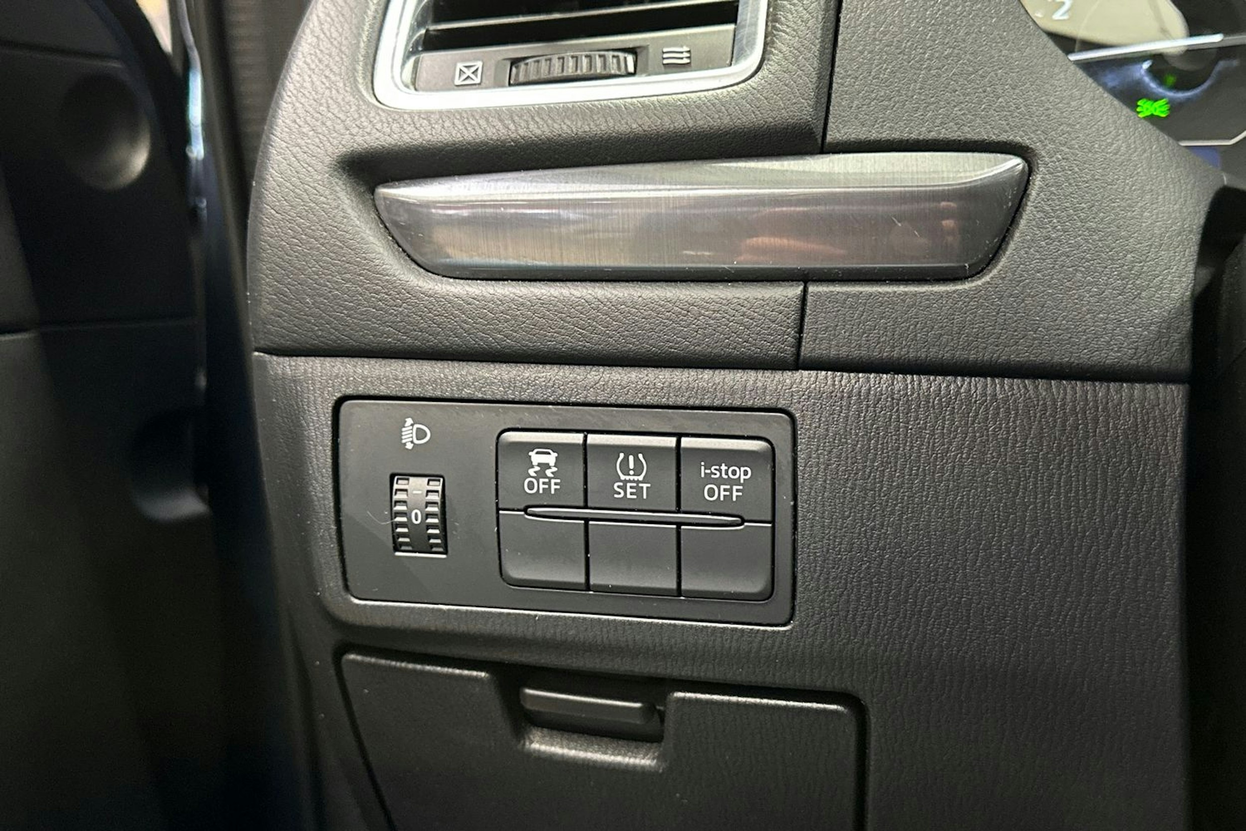 sininen Mazda 6 2013 kuva 24.
