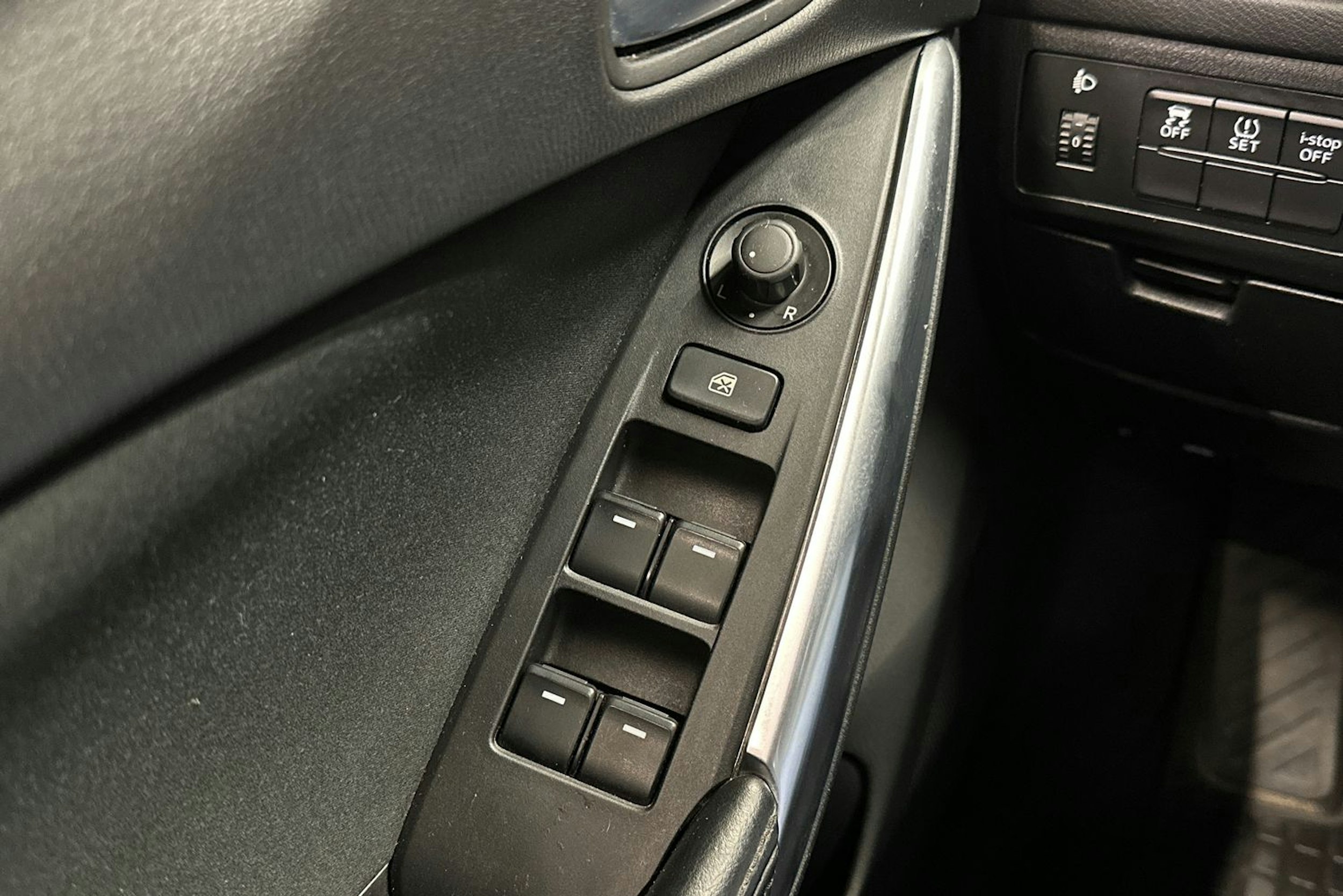 sininen Mazda 6 2013 kuva 25.