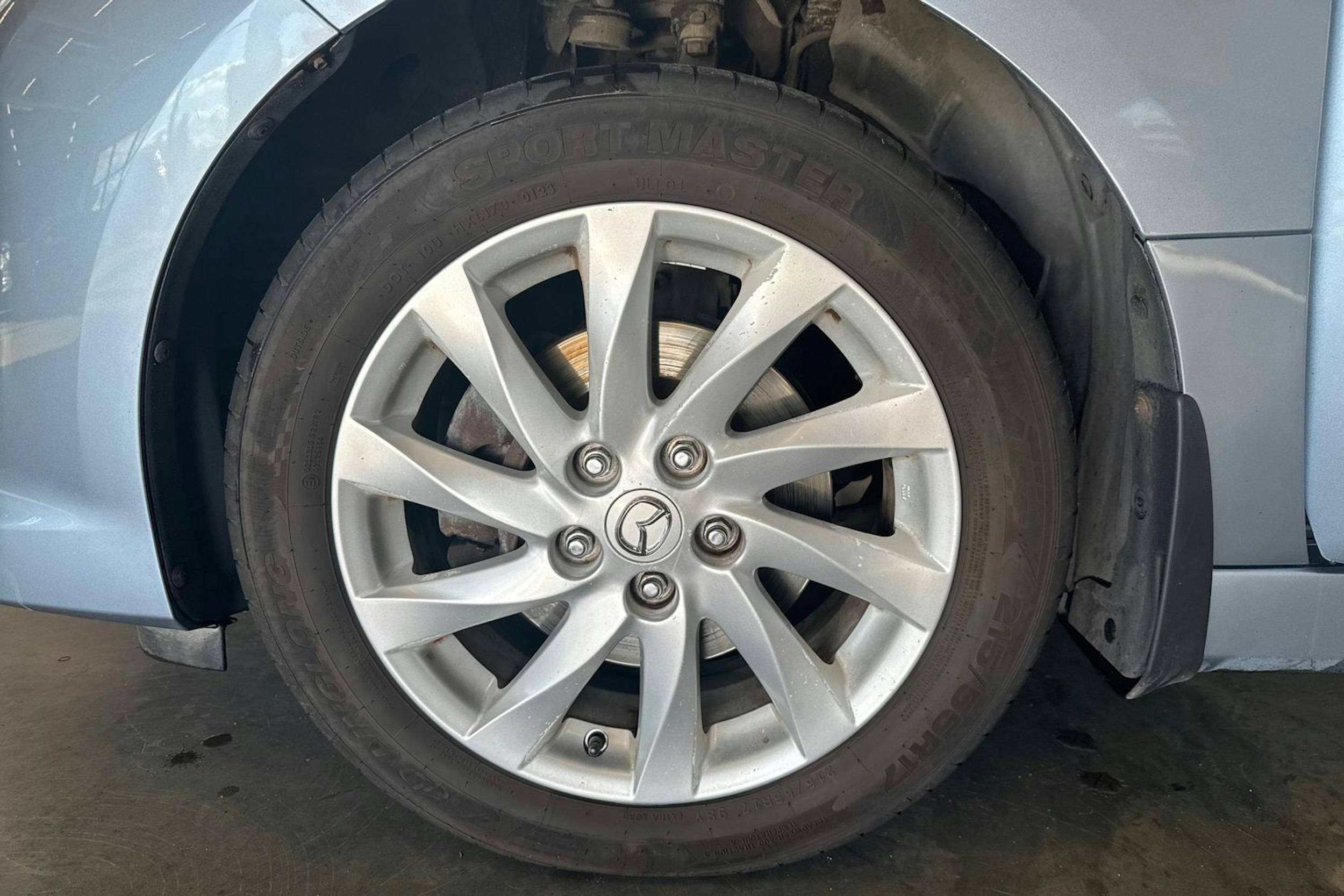 sininen Mazda 6 2013 kuva 11.
