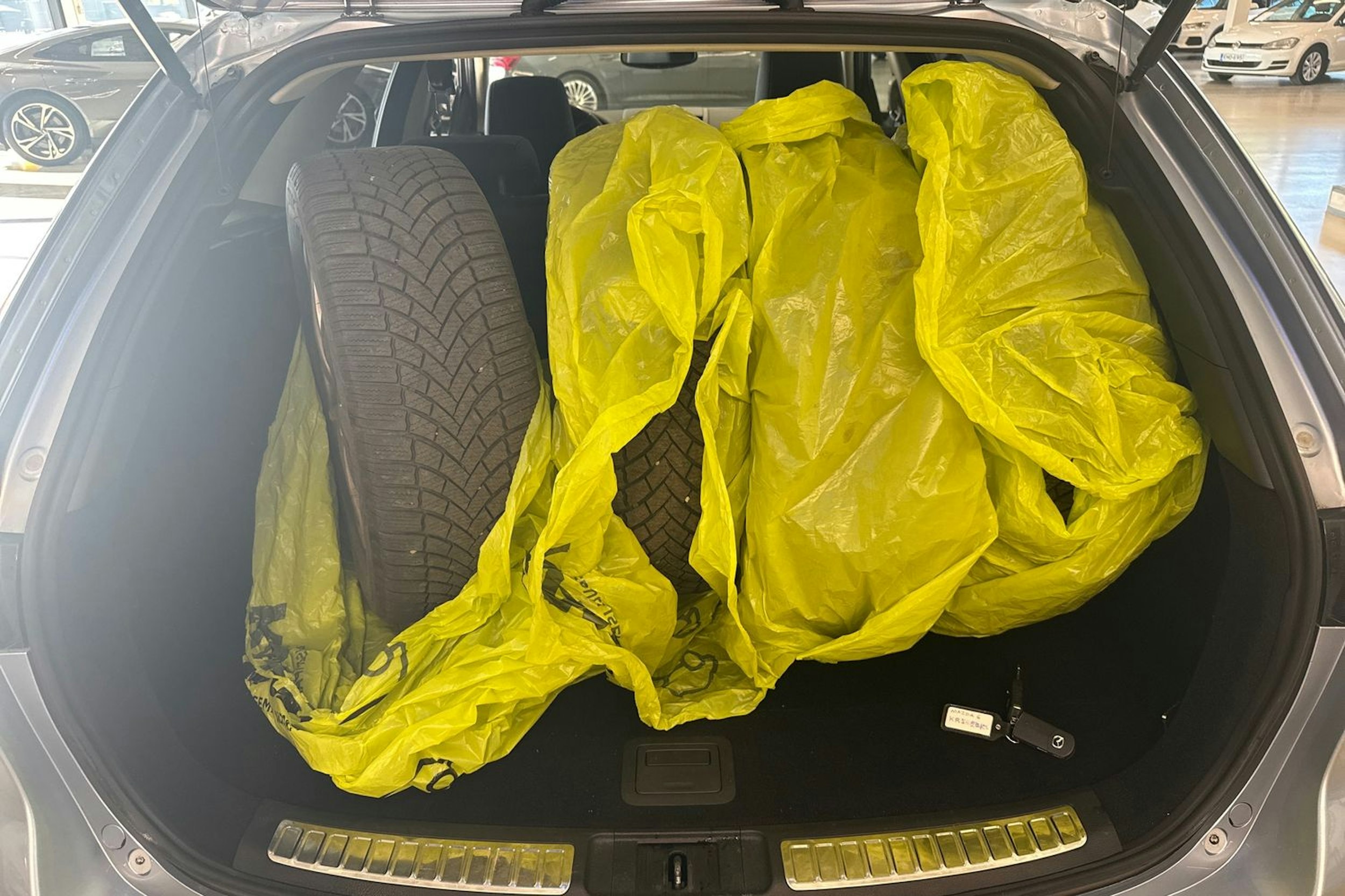 sininen Mazda 6 2013 kuva 20.
