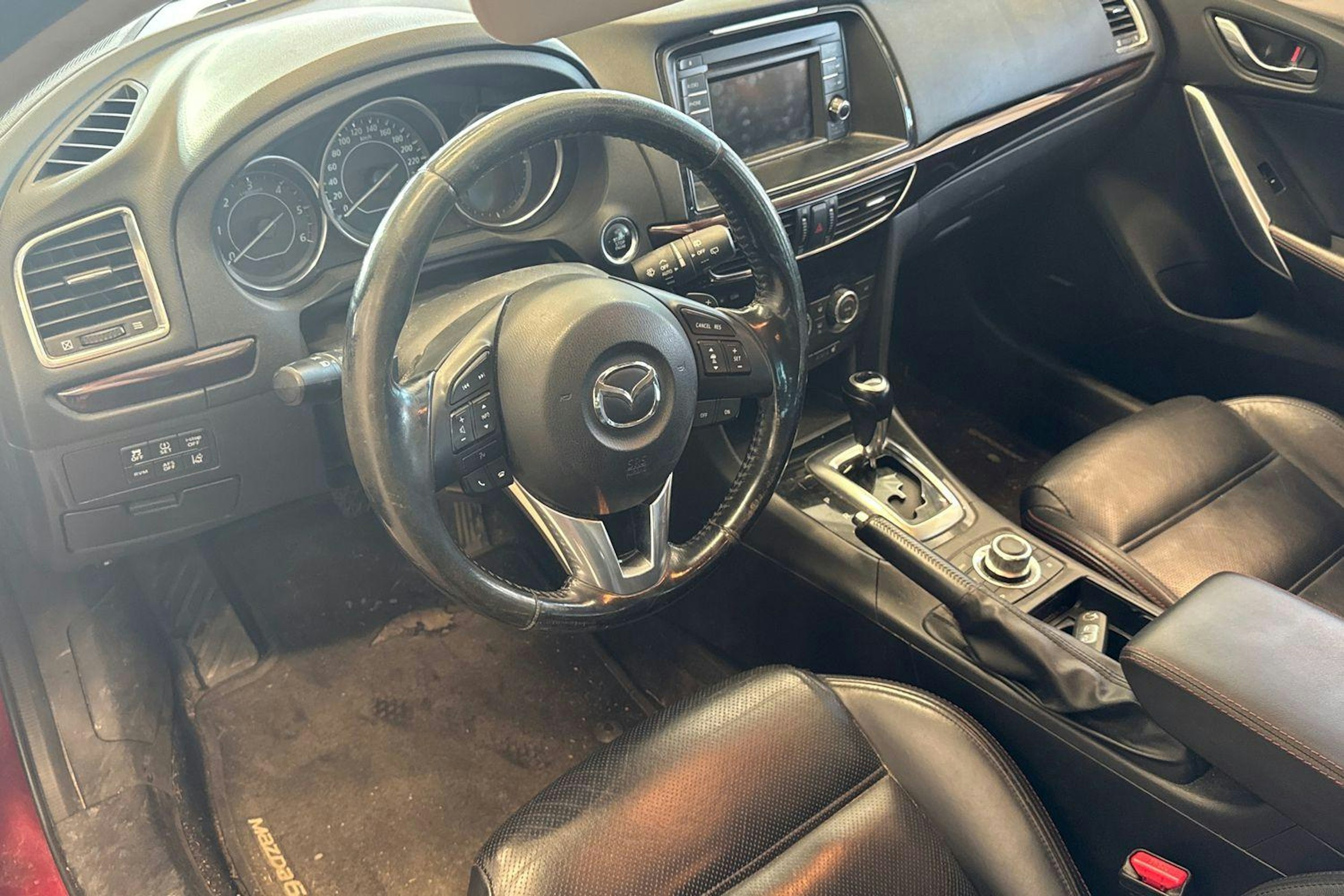 Punainen Mazda 6 2013 kuva 3.