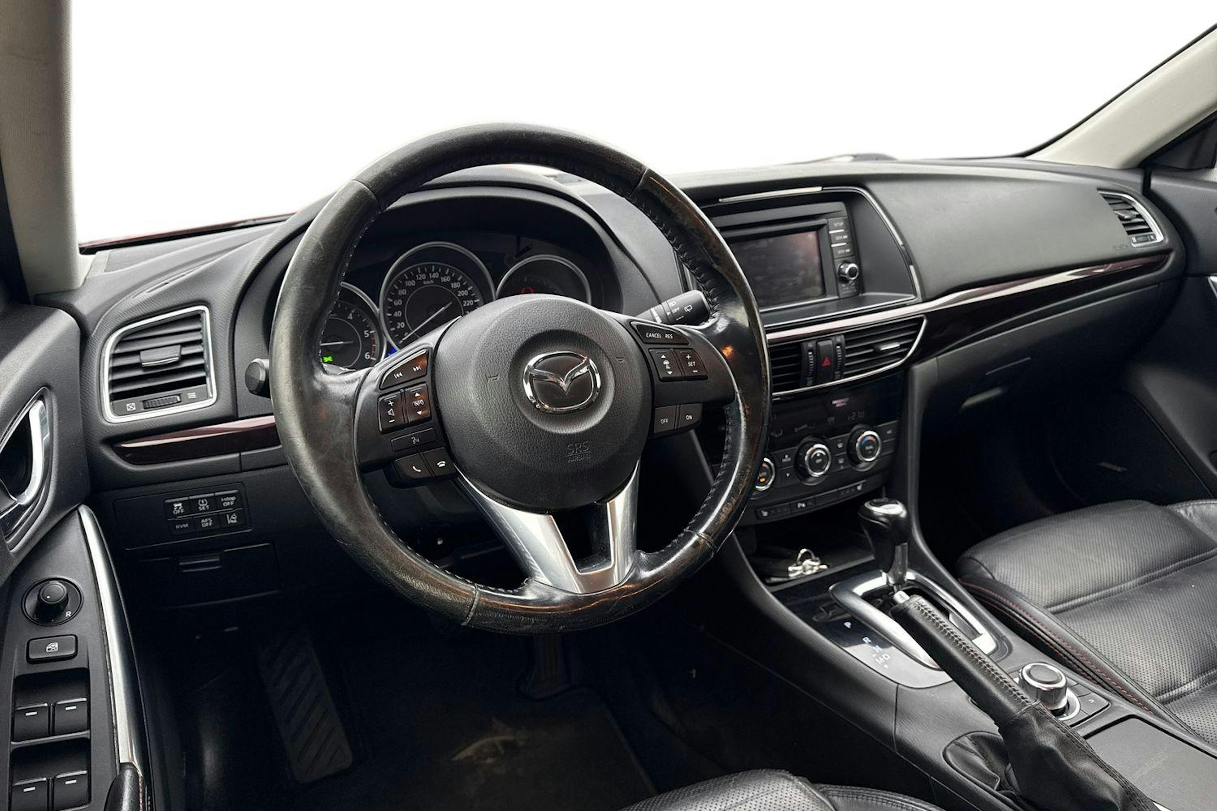 Punainen Mazda 6 2013 kuva 7.