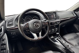 Punainen Mazda 6 2013 kuva 7.