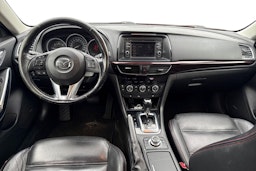 Punainen Mazda 6 2013 kuva 9.