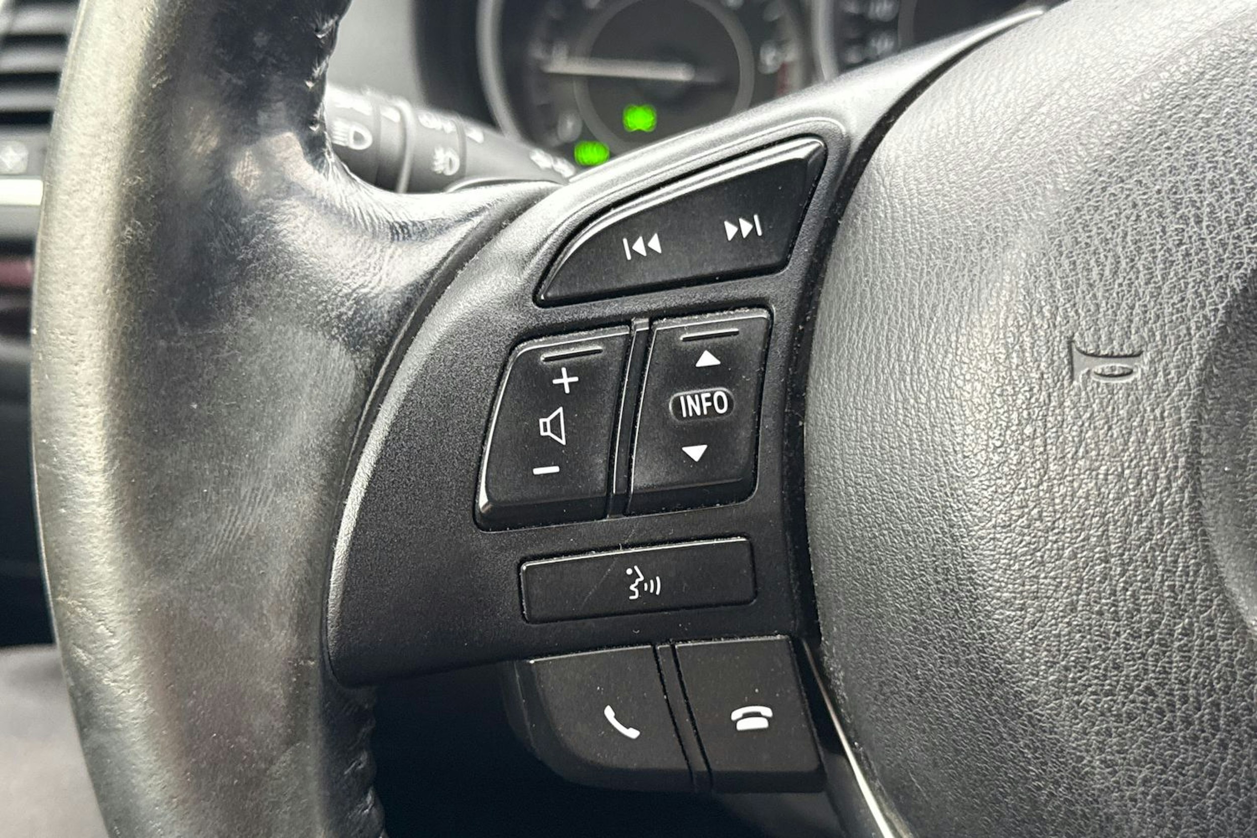 Punainen Mazda 6 2013 kuva 15.