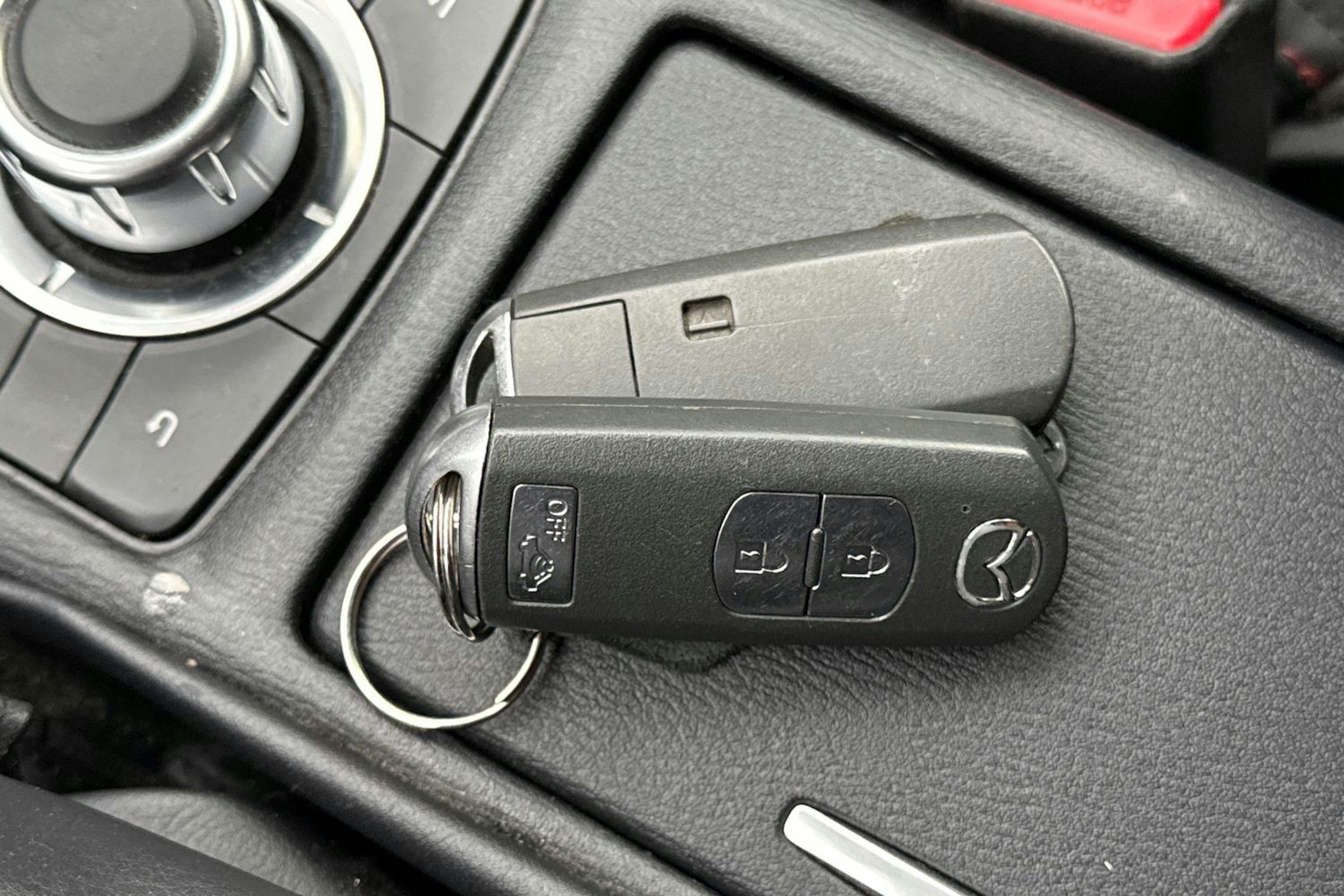 Punainen Mazda 6 2013 kuva 30.