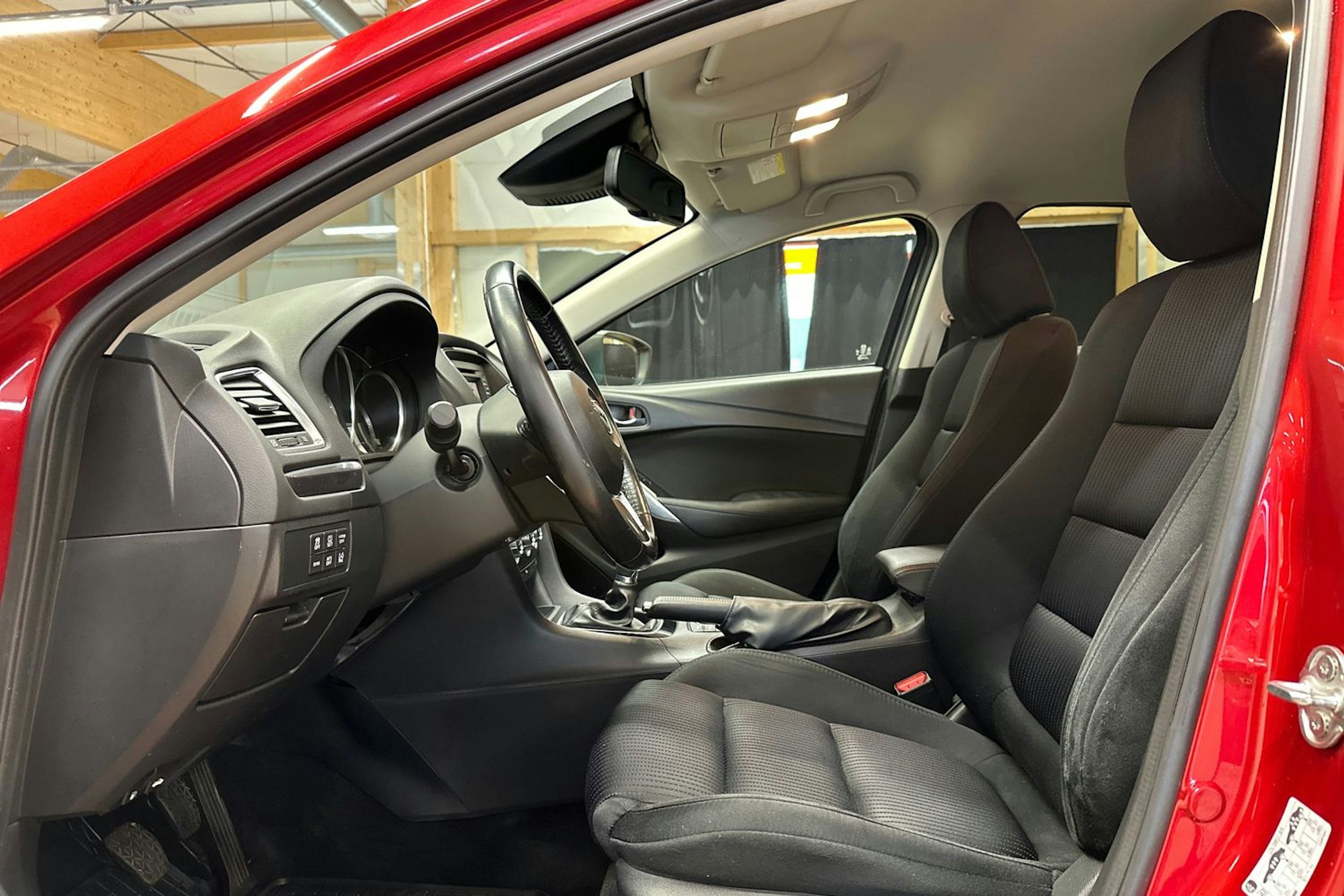 punainen Mazda 6 2013 kuva 17.