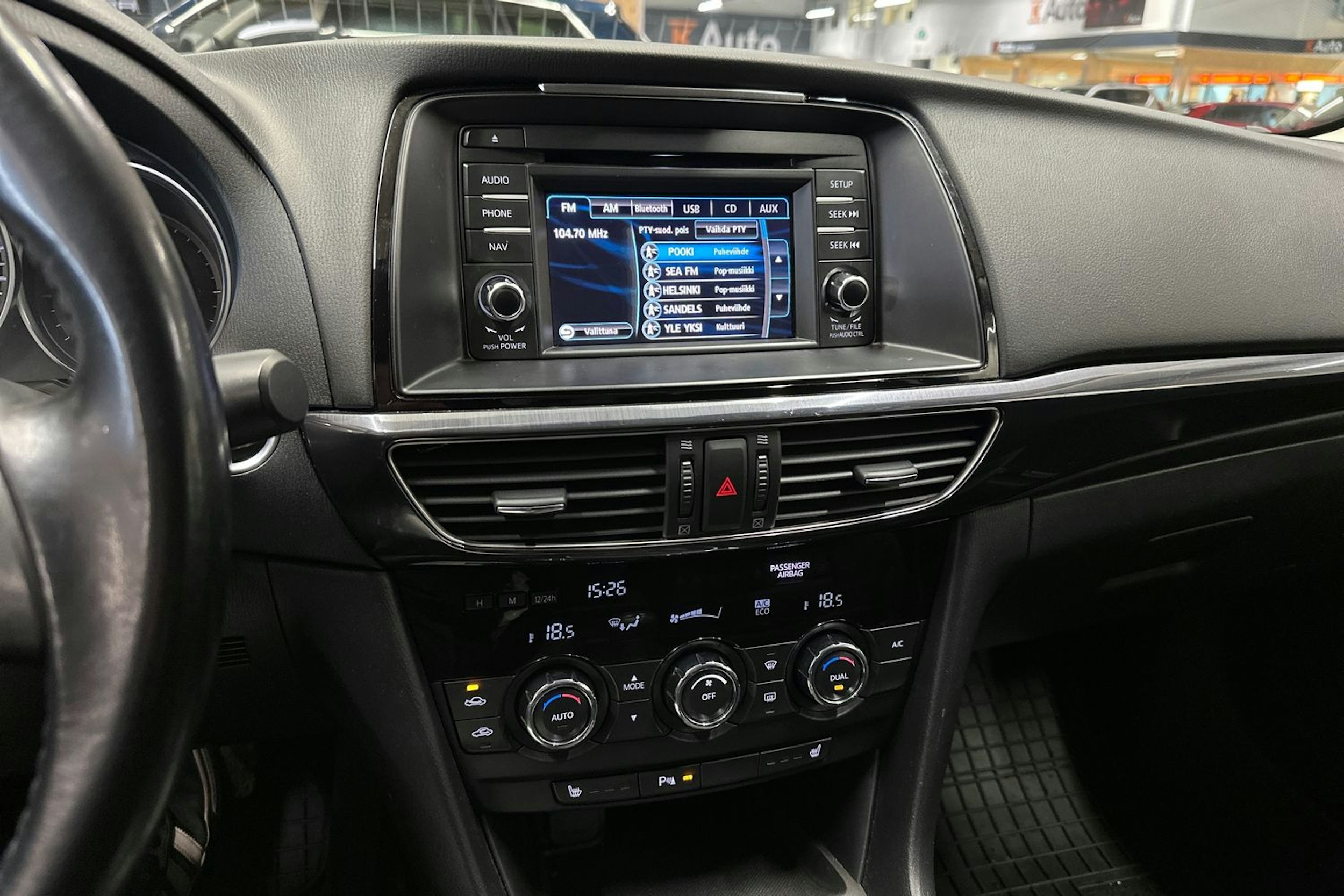 punainen Mazda 6 2013 kuva 21.