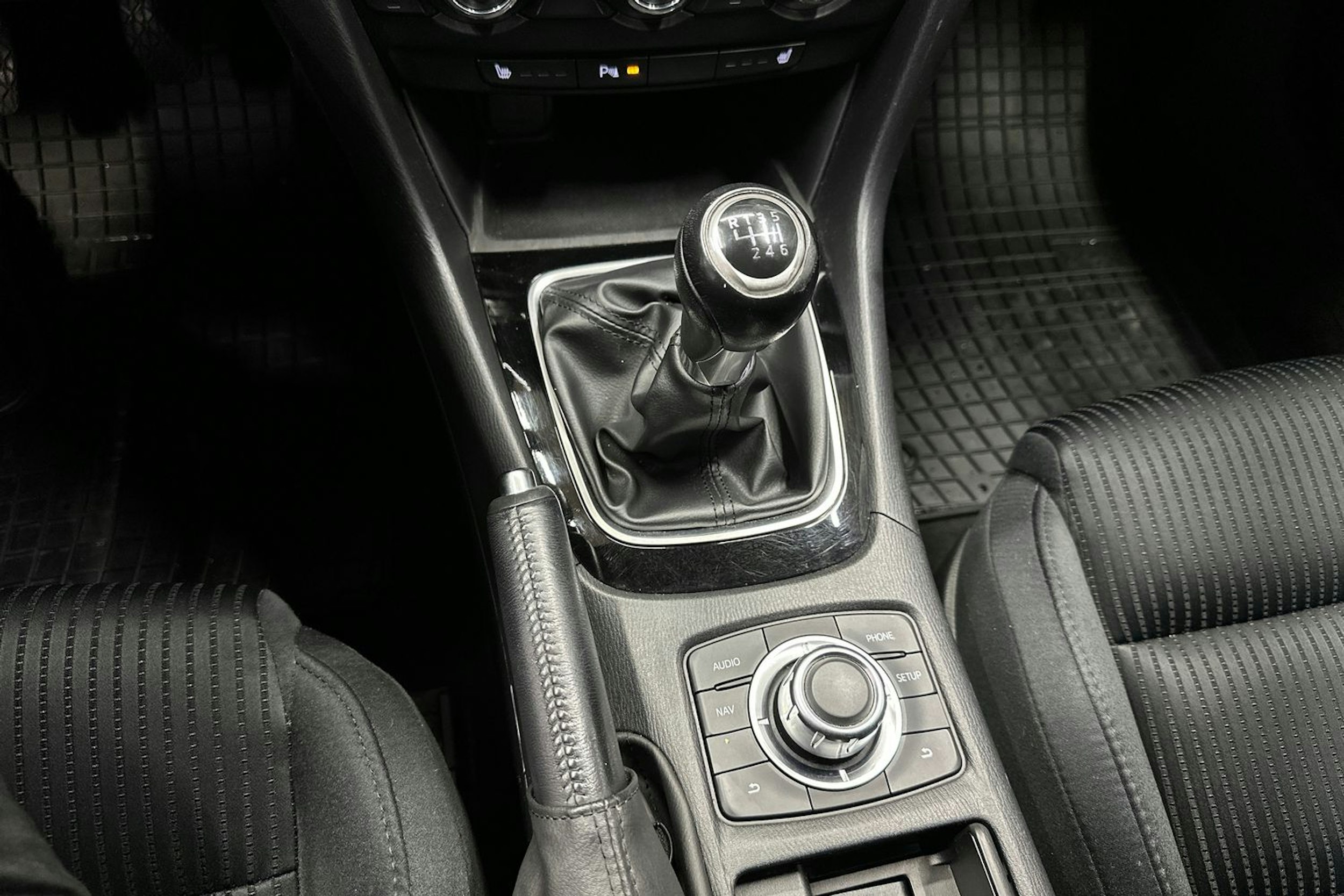 punainen Mazda 6 2013 kuva 23.