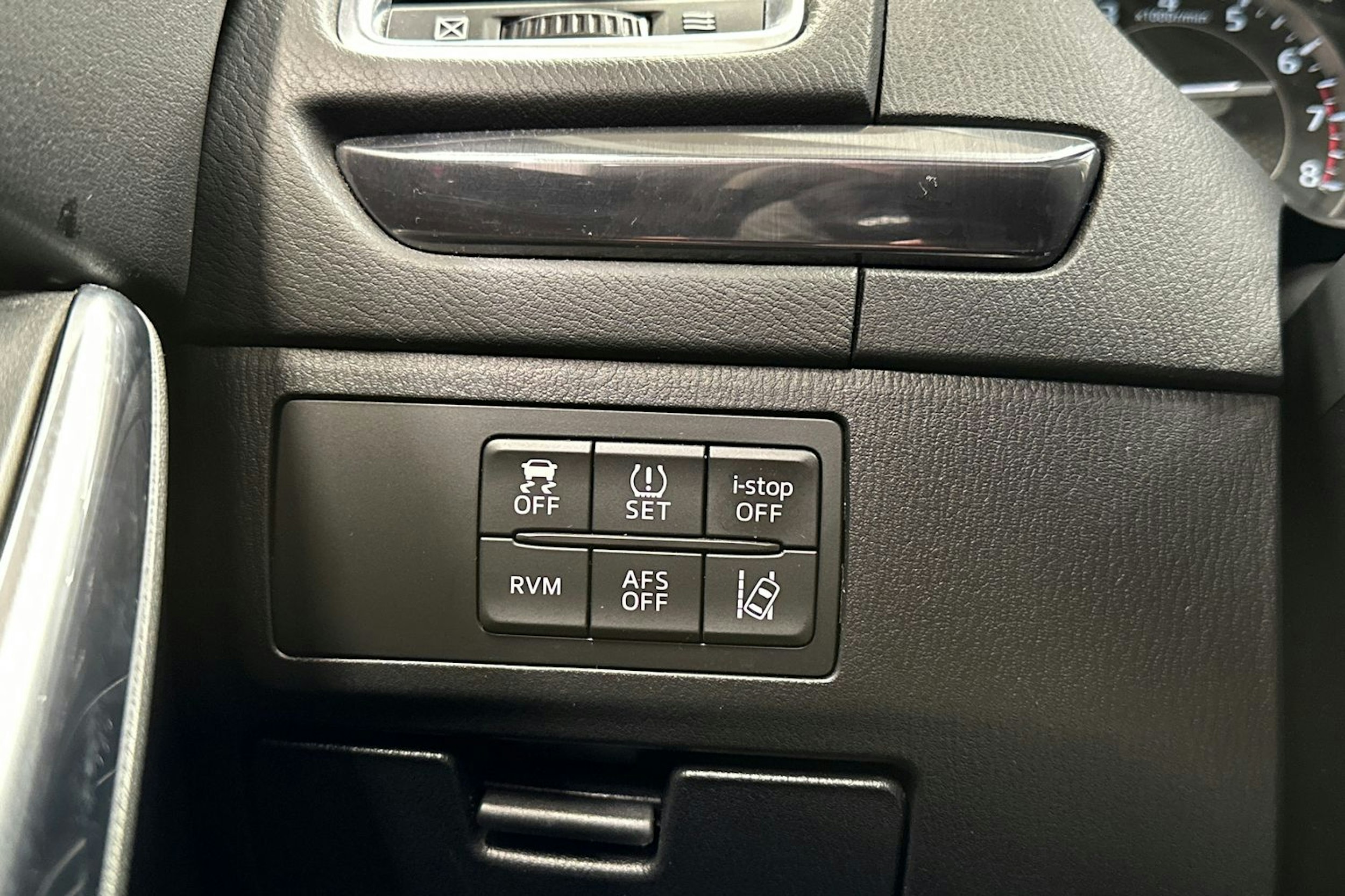 punainen Mazda 6 2013 kuva 27.