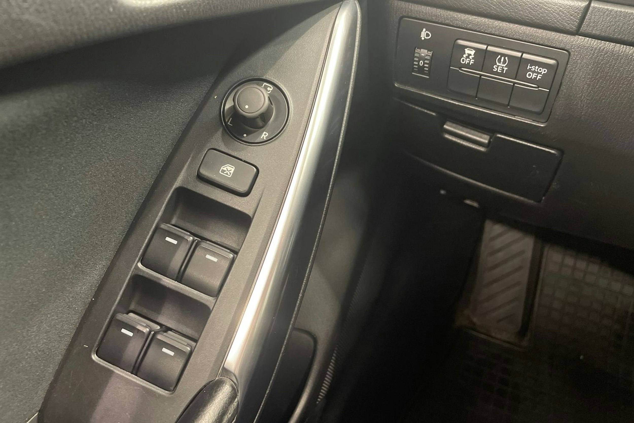 musta Mazda 6 2013 kuva 16.