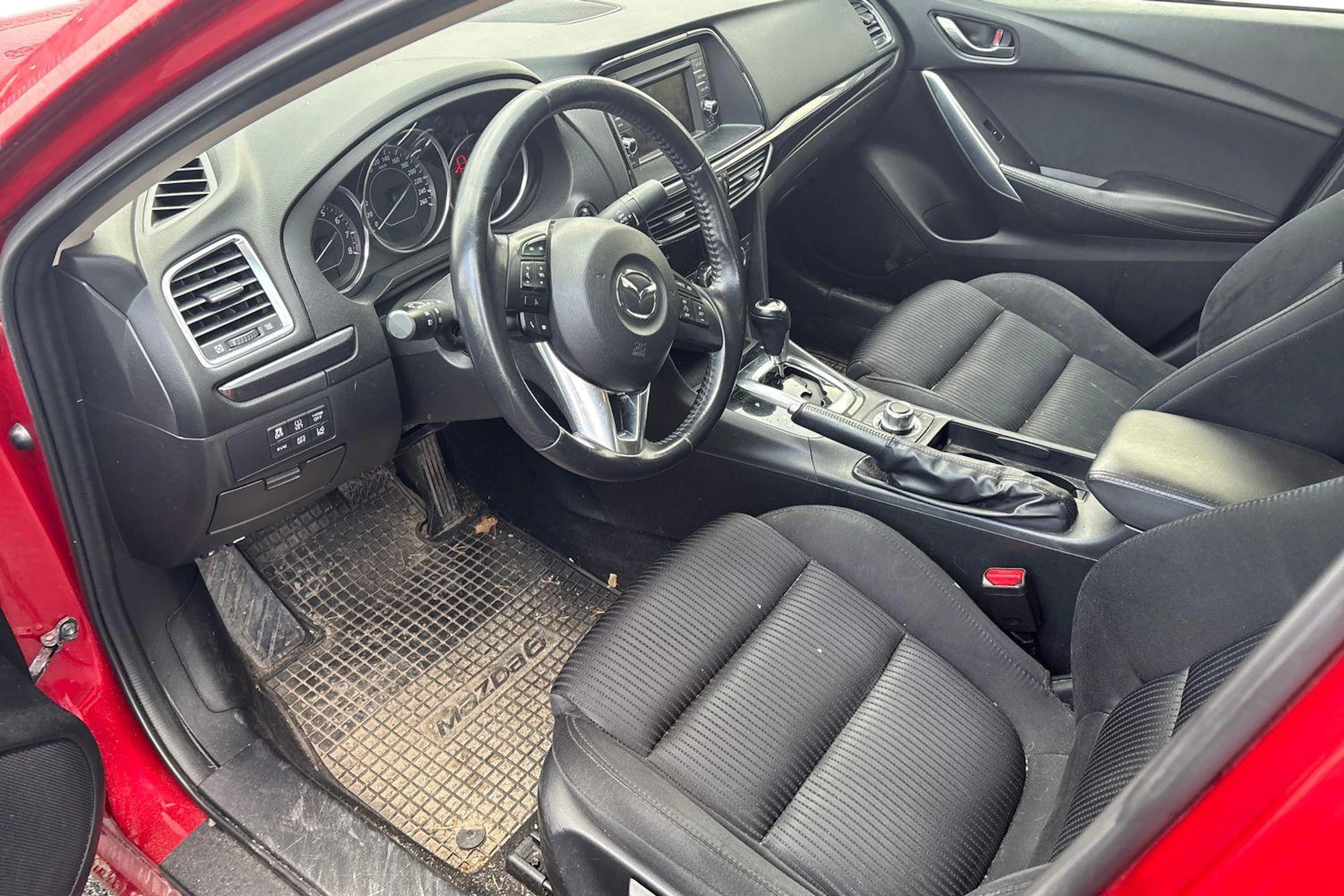 punainen Mazda 6 2013 kuva 3.