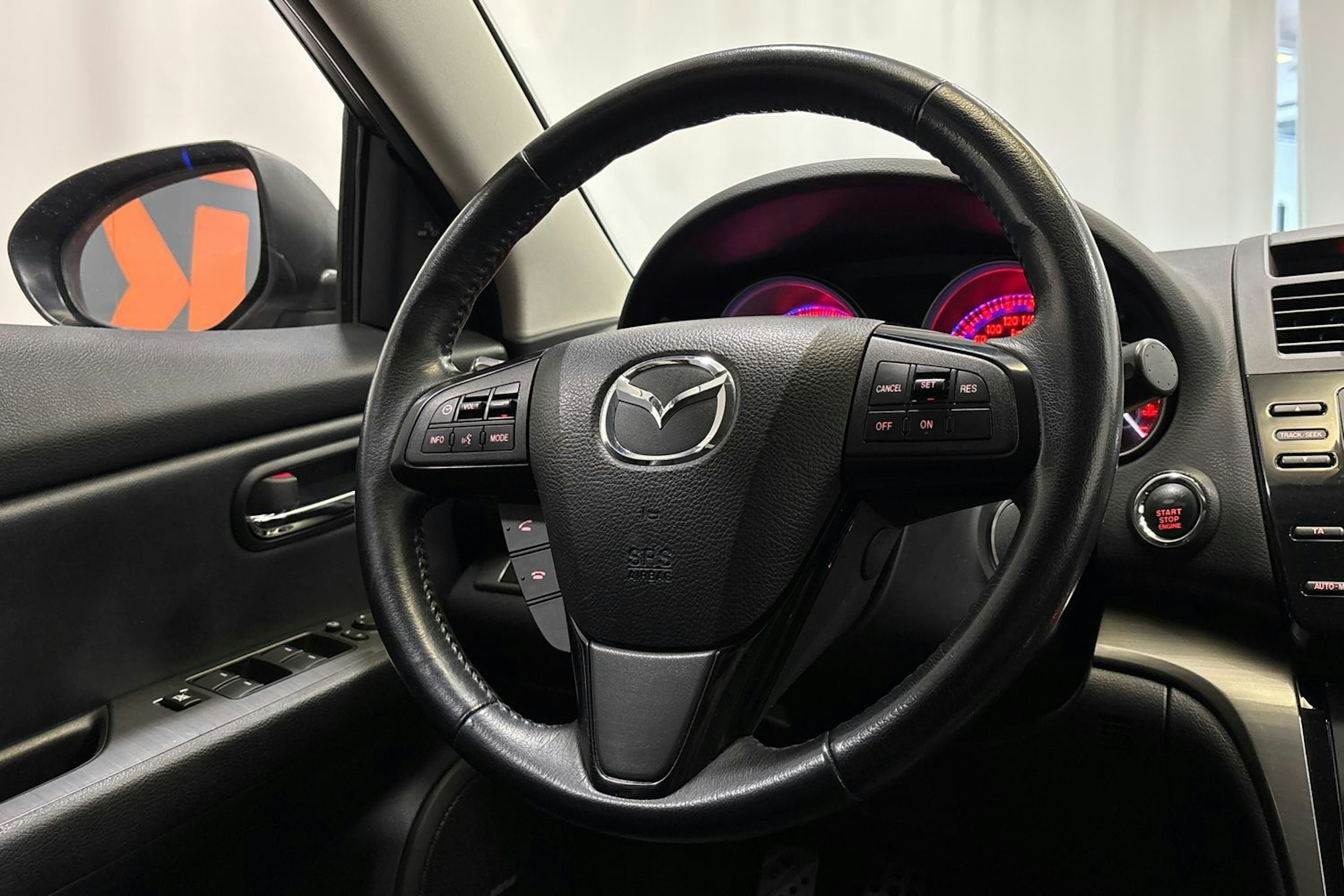 punainen Mazda 6 2013 kuva 14.