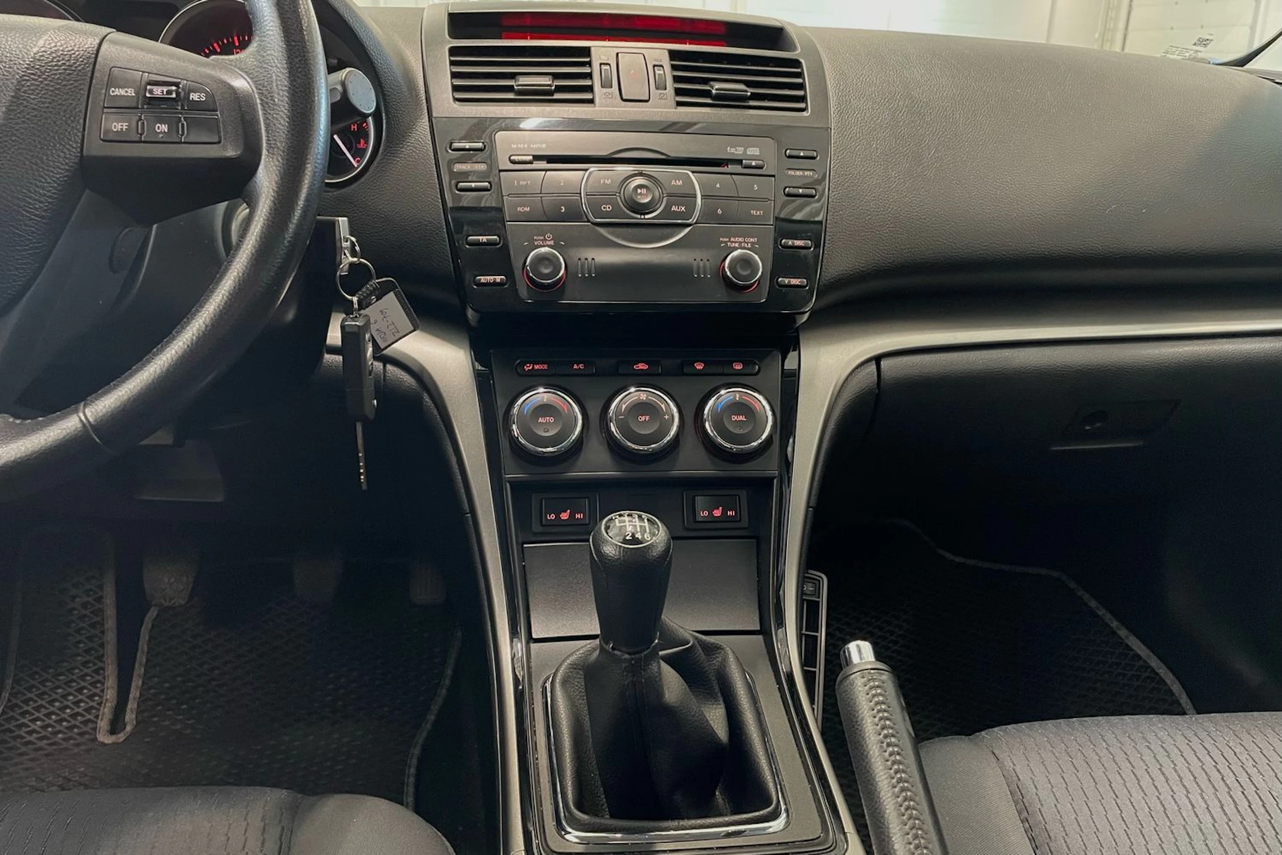 met. harmaa Mazda 6 2013 kuva 17.