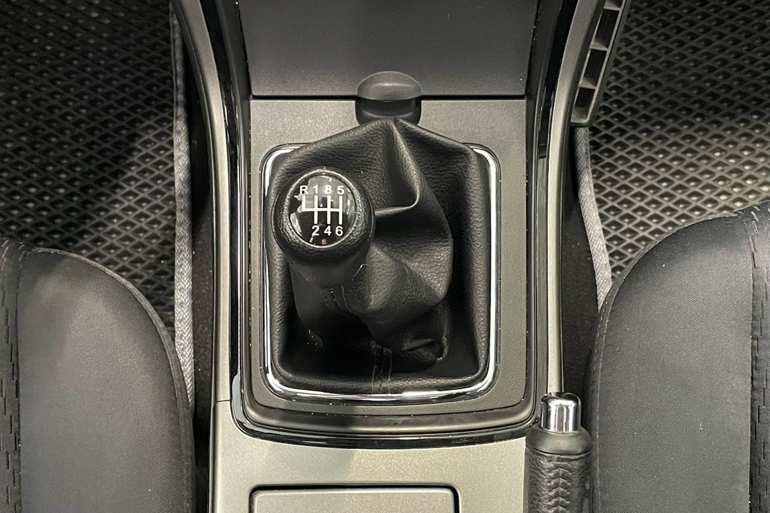 met. harmaa Mazda 6 2013 kuva 20.