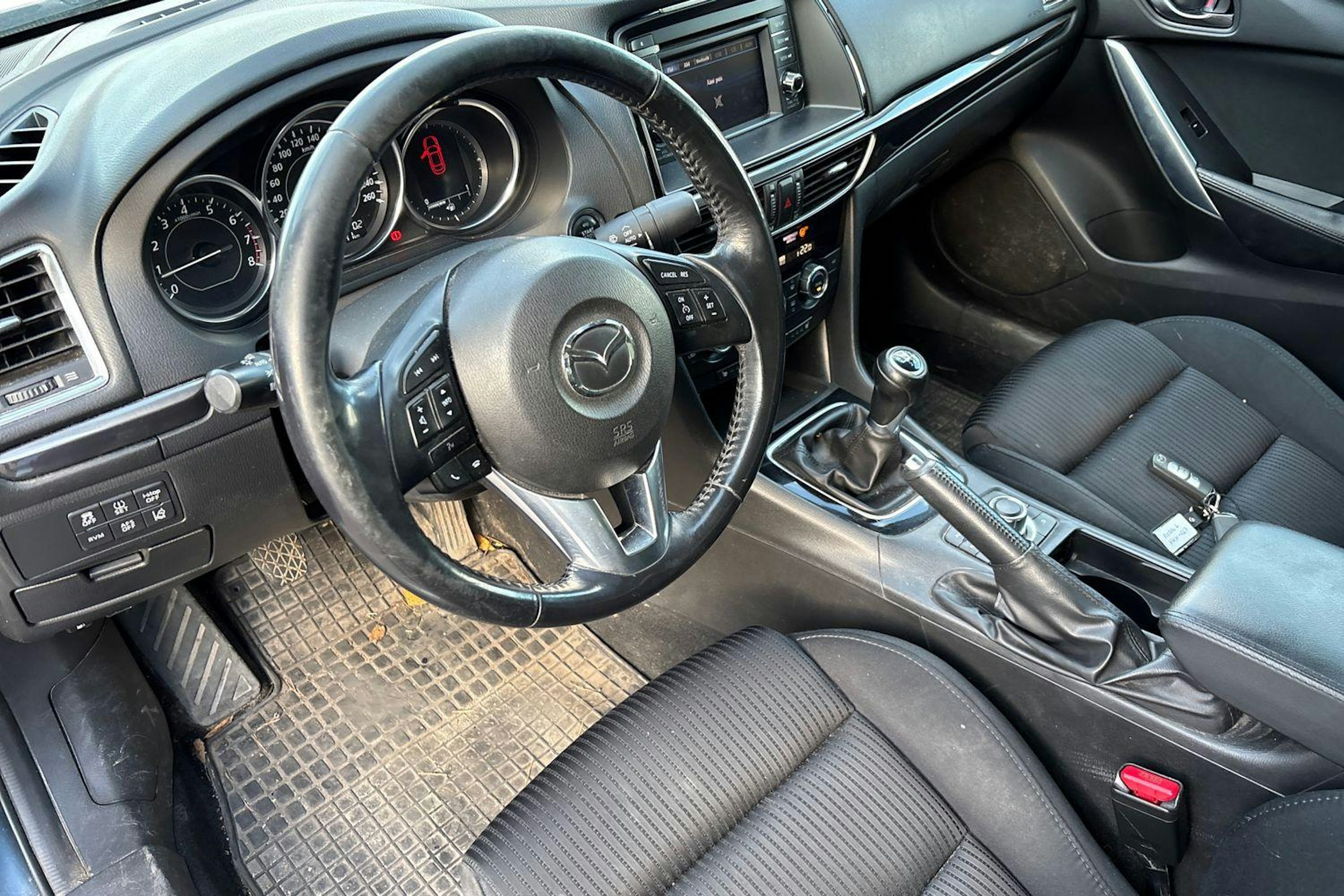 Sininen Mazda 6 2014 kuva 3.