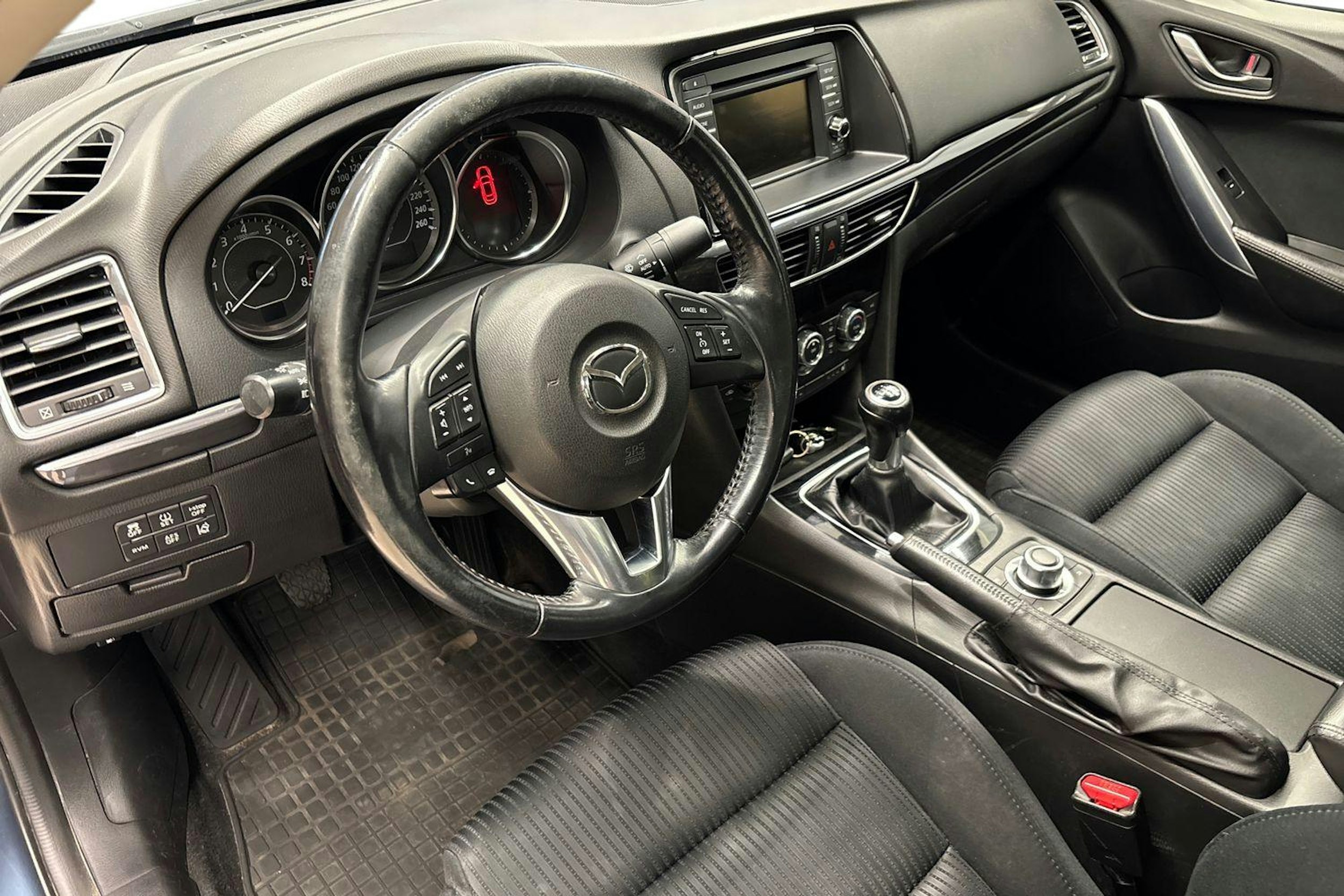 Sininen Mazda 6 2014 kuva 7.