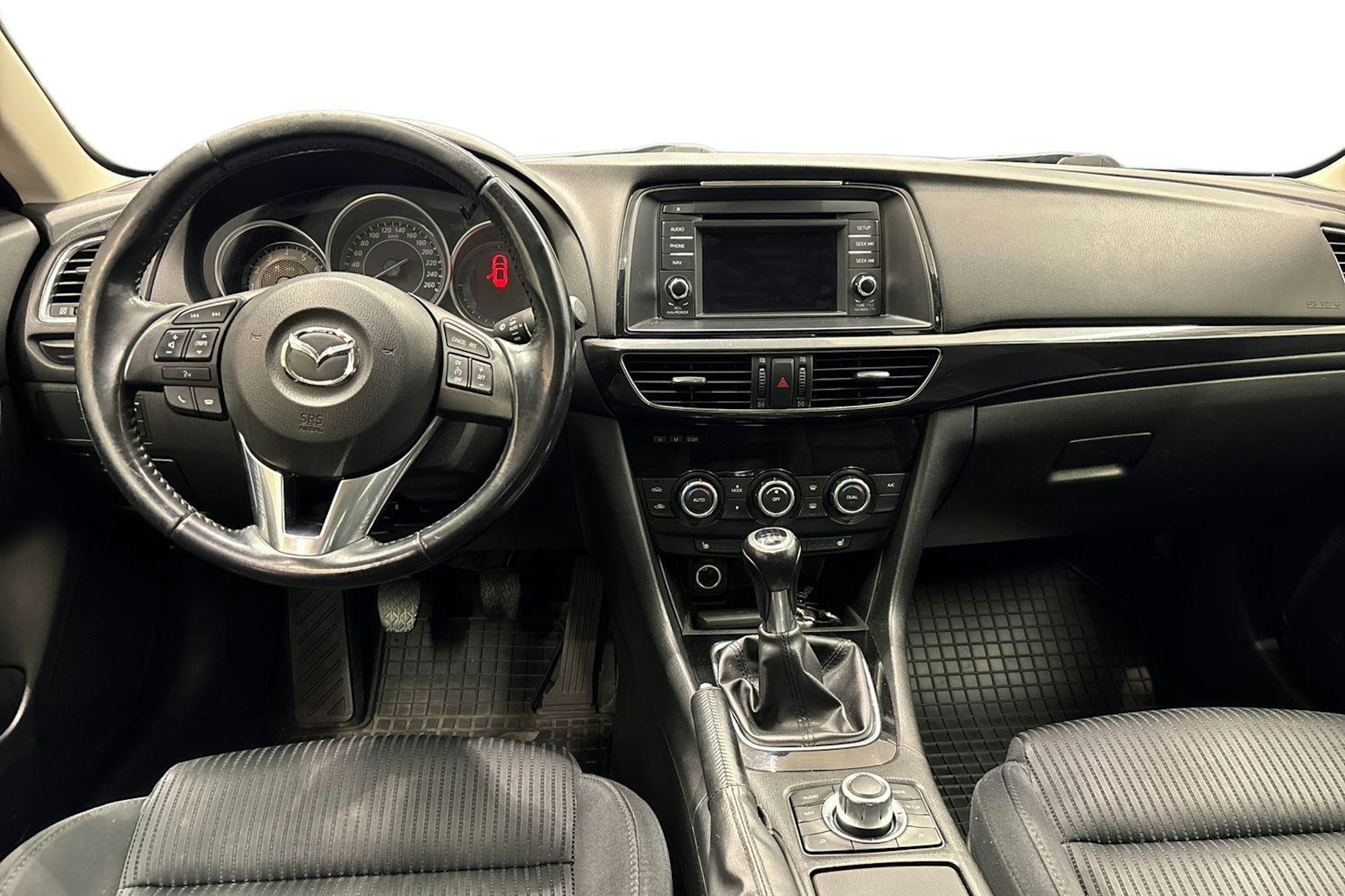 Sininen Mazda 6 2014 kuva 9.