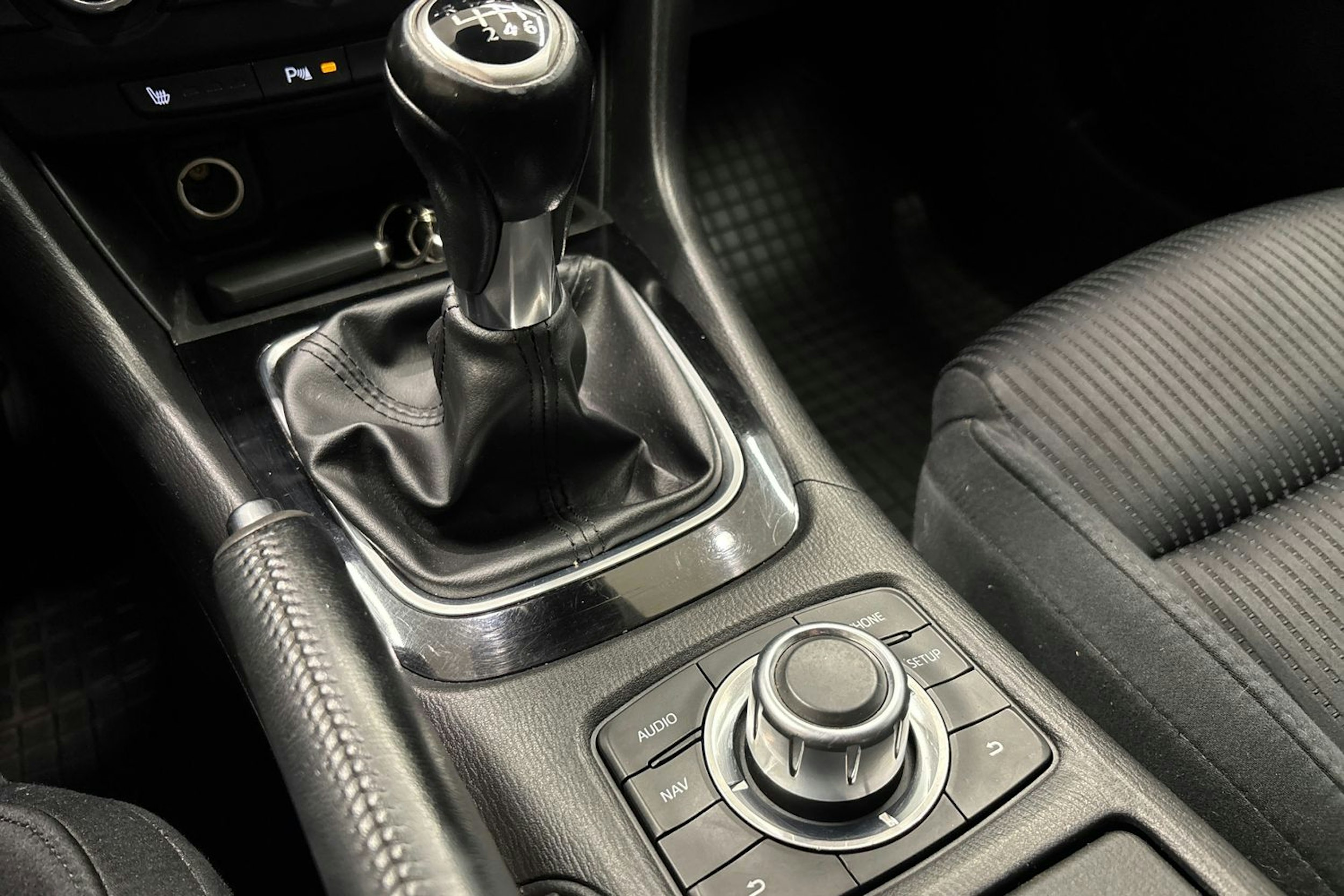 Sininen Mazda 6 2014 kuva 19.