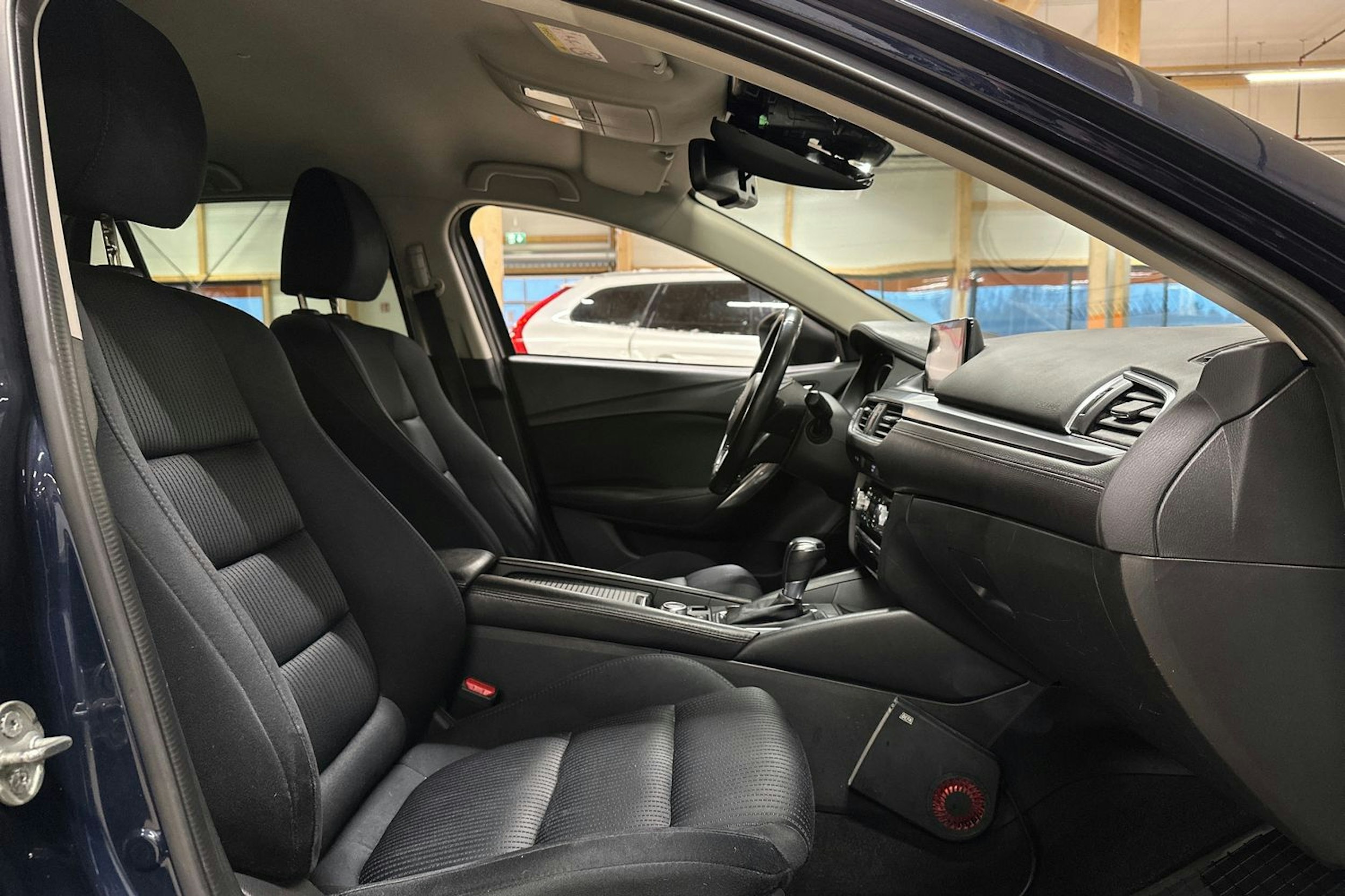 sininen Mazda 6 2015 kuva 14.