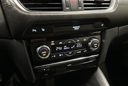 sininen Mazda 6 2015 kuva 18.