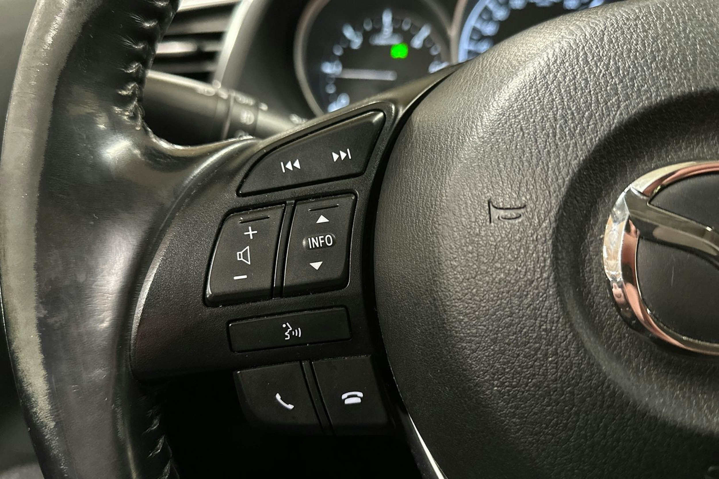 sininen Mazda 6 2015 kuva 21.