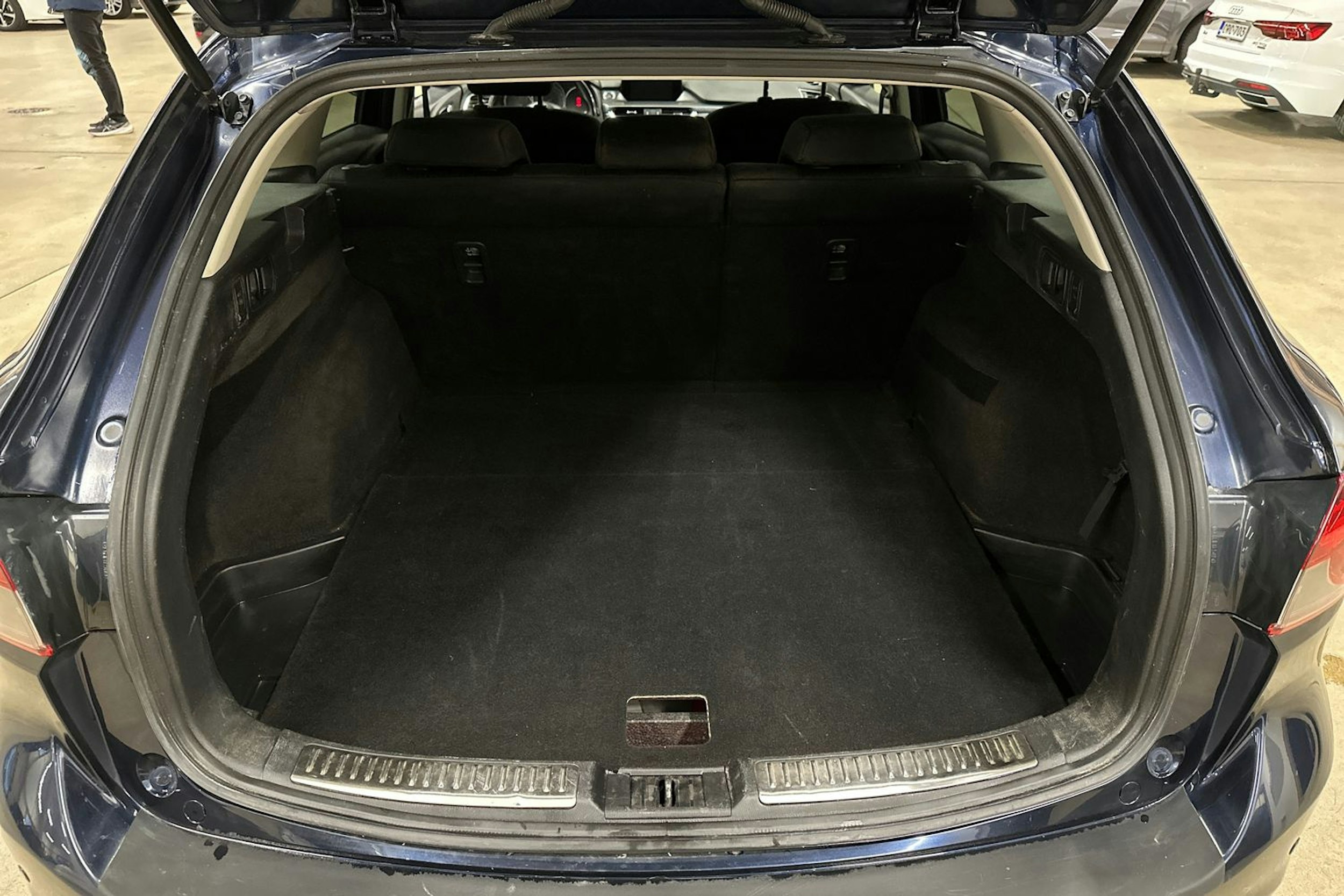 sininen Mazda 6 2015 kuva 25.