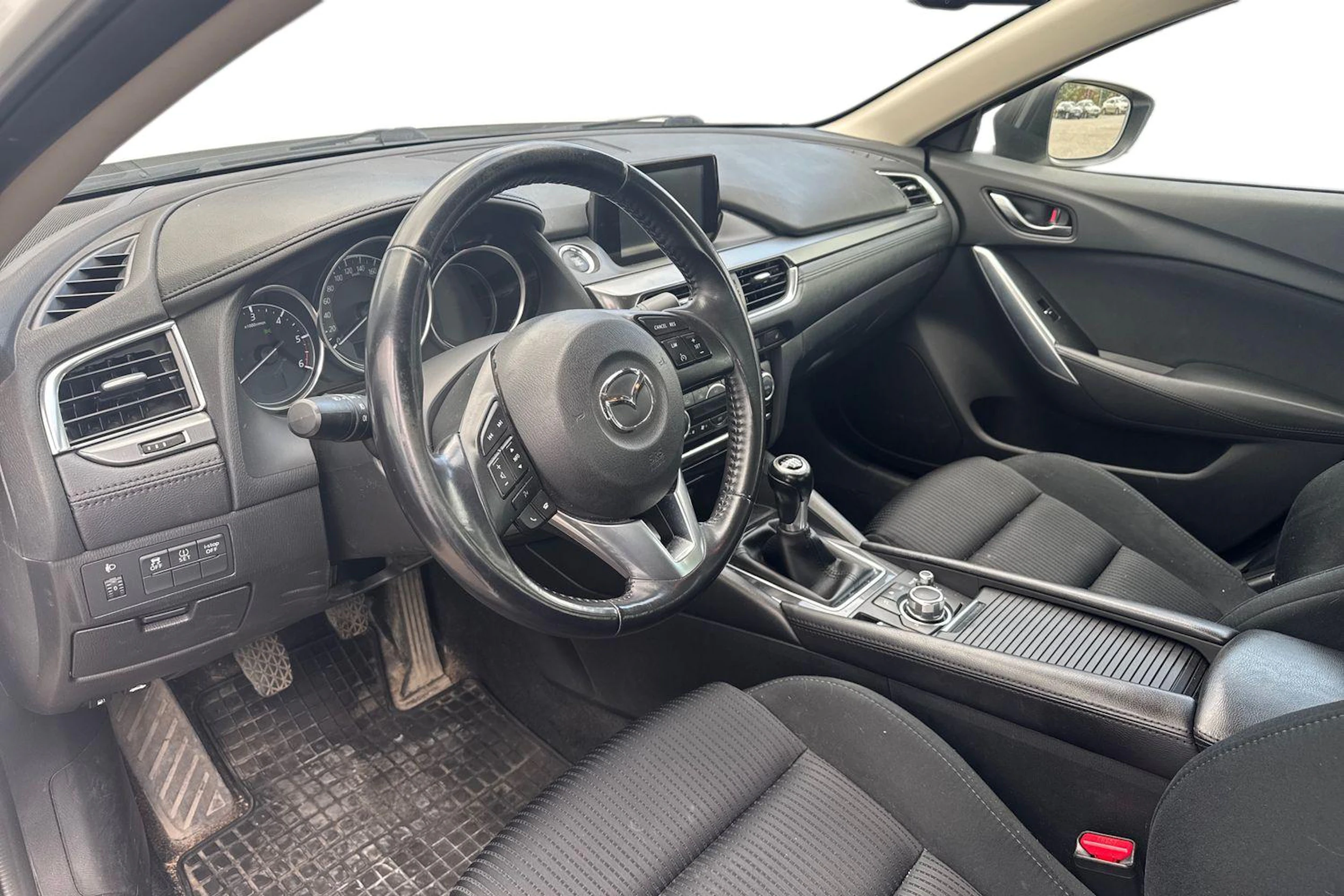 valkoinen Mazda 6 2016 kuva 3.