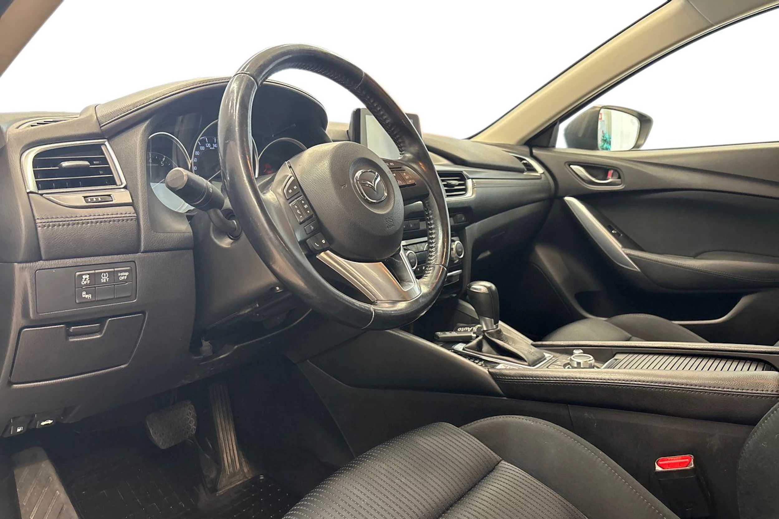 Musta Mazda 6 2016 kuva 6.