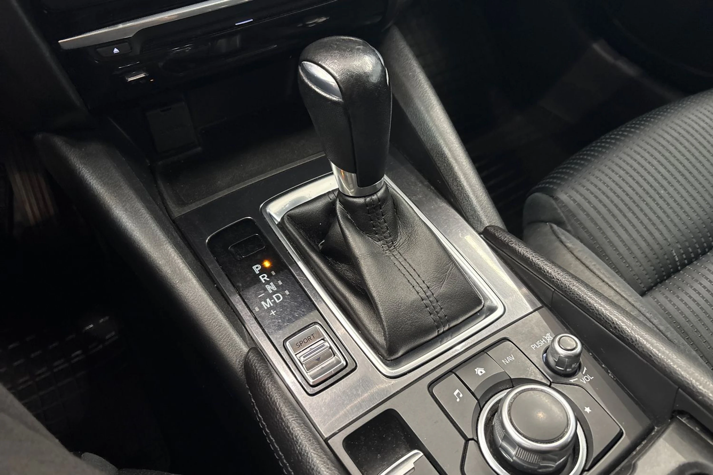 Musta Mazda 6 2016 kuva 19.