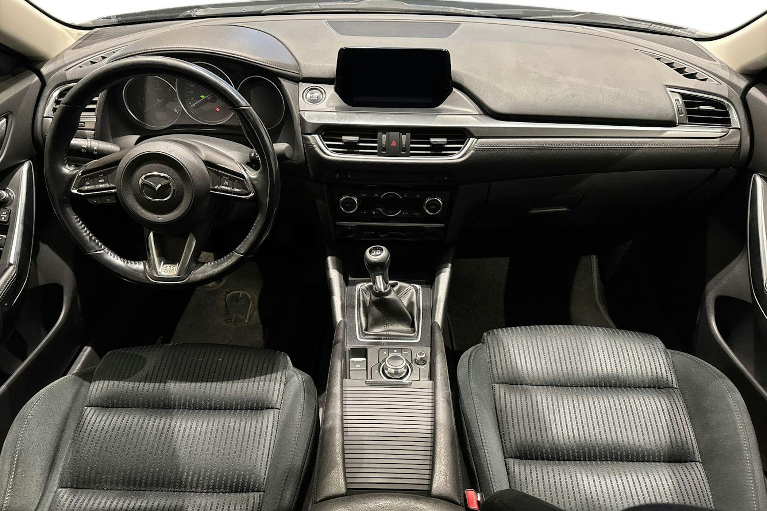 harmaa Mazda 6 2017 kuva 9.