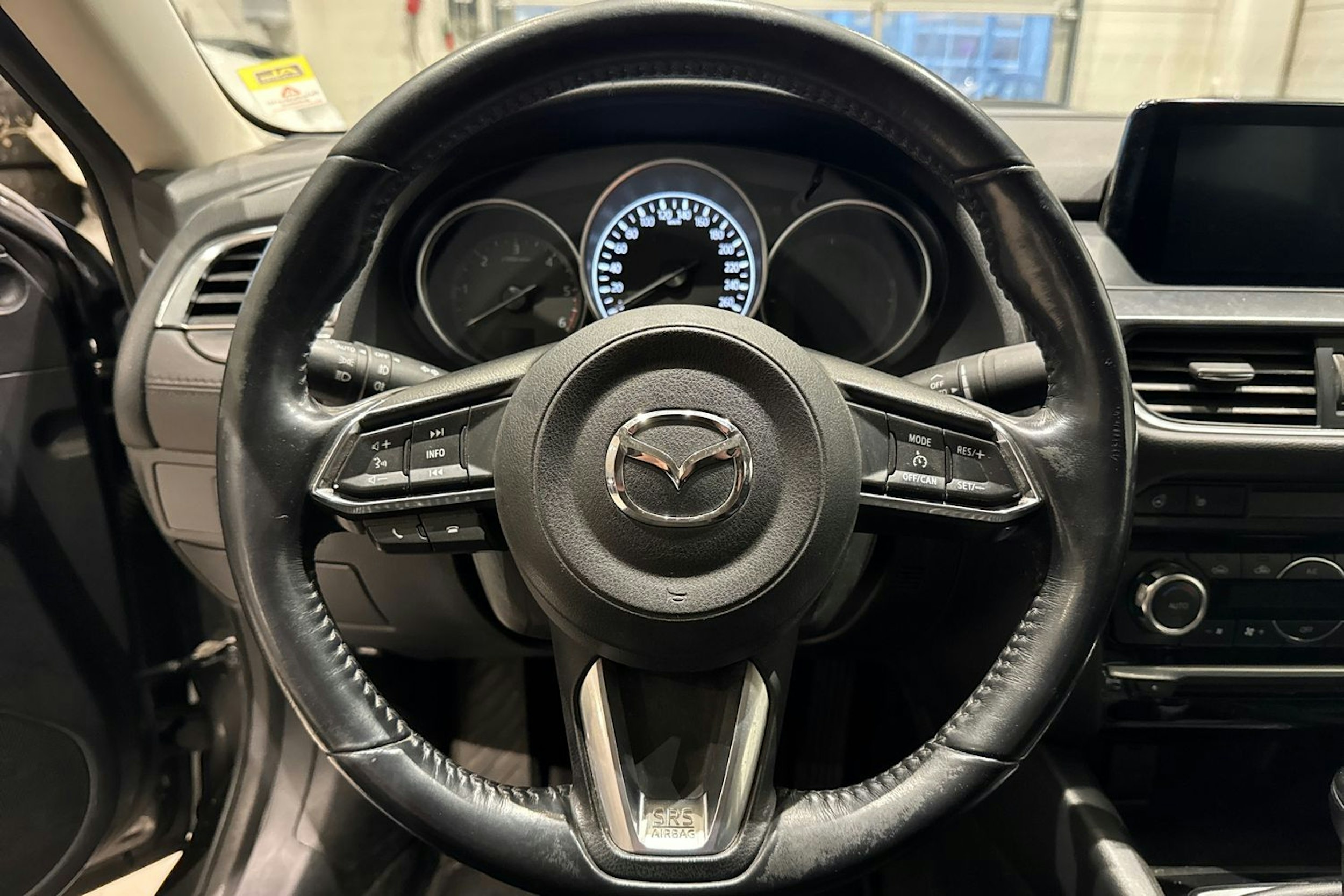 harmaa Mazda 6 2017 kuva 18.