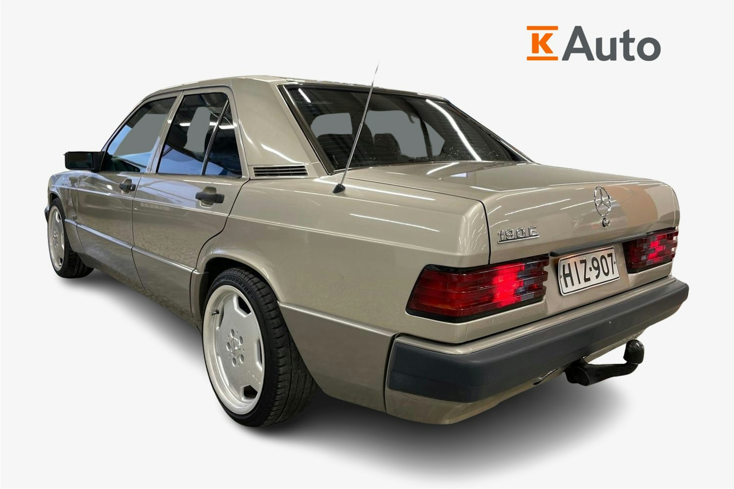 ruskea (beige) Mercedes-Benz 190 1990 kuva 2.