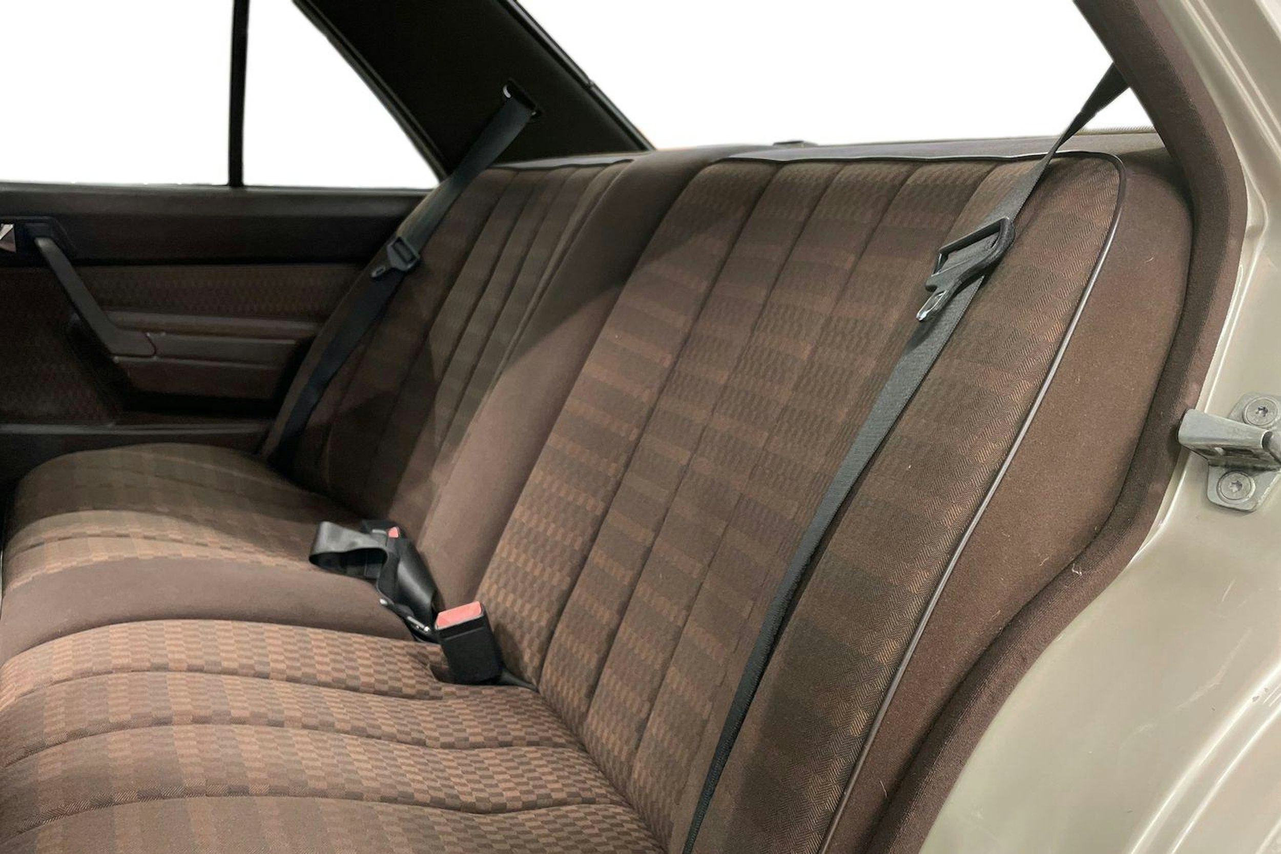 ruskea (beige) Mercedes-Benz 190 1990 kuva 10.